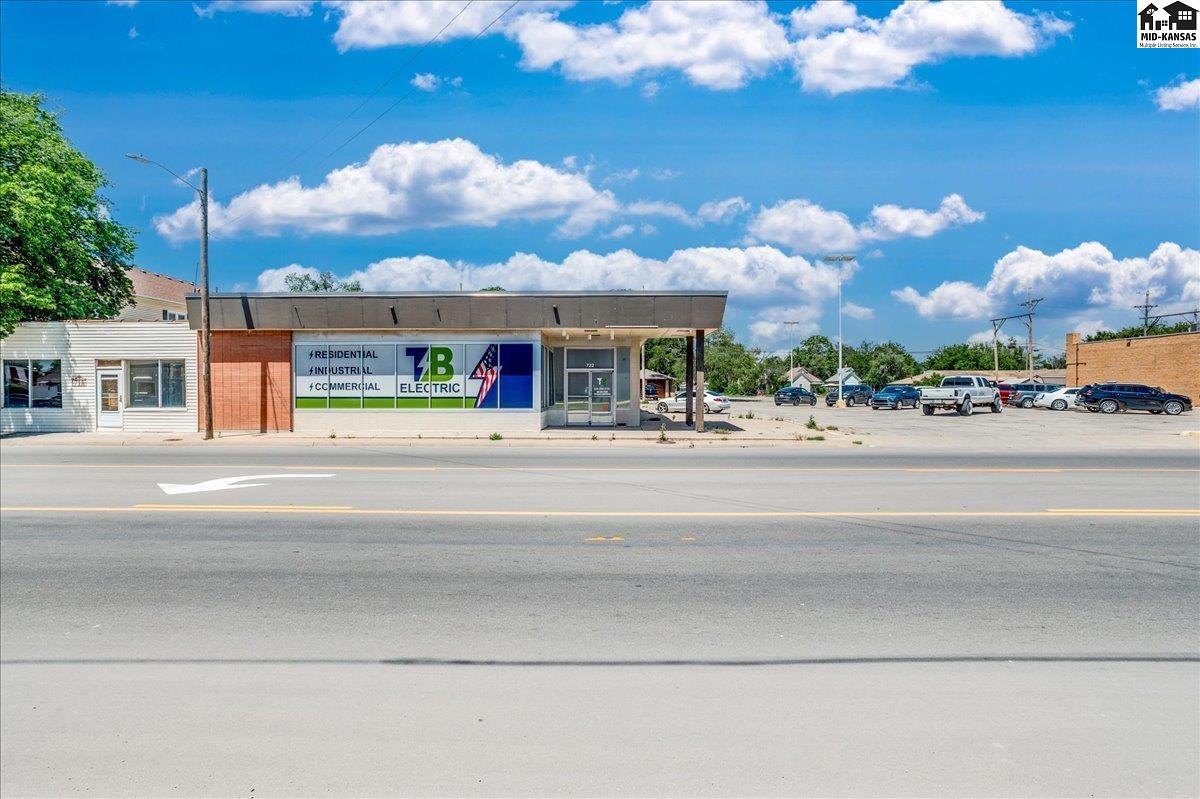 722 E 4th Avenue Hutchinson KS 67501