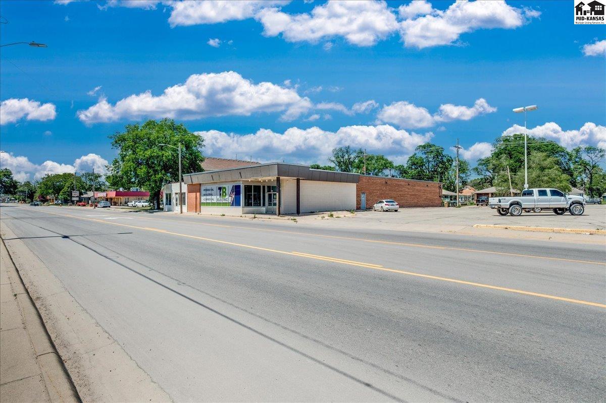 722 E 4th Avenue Hutchinson KS 67501