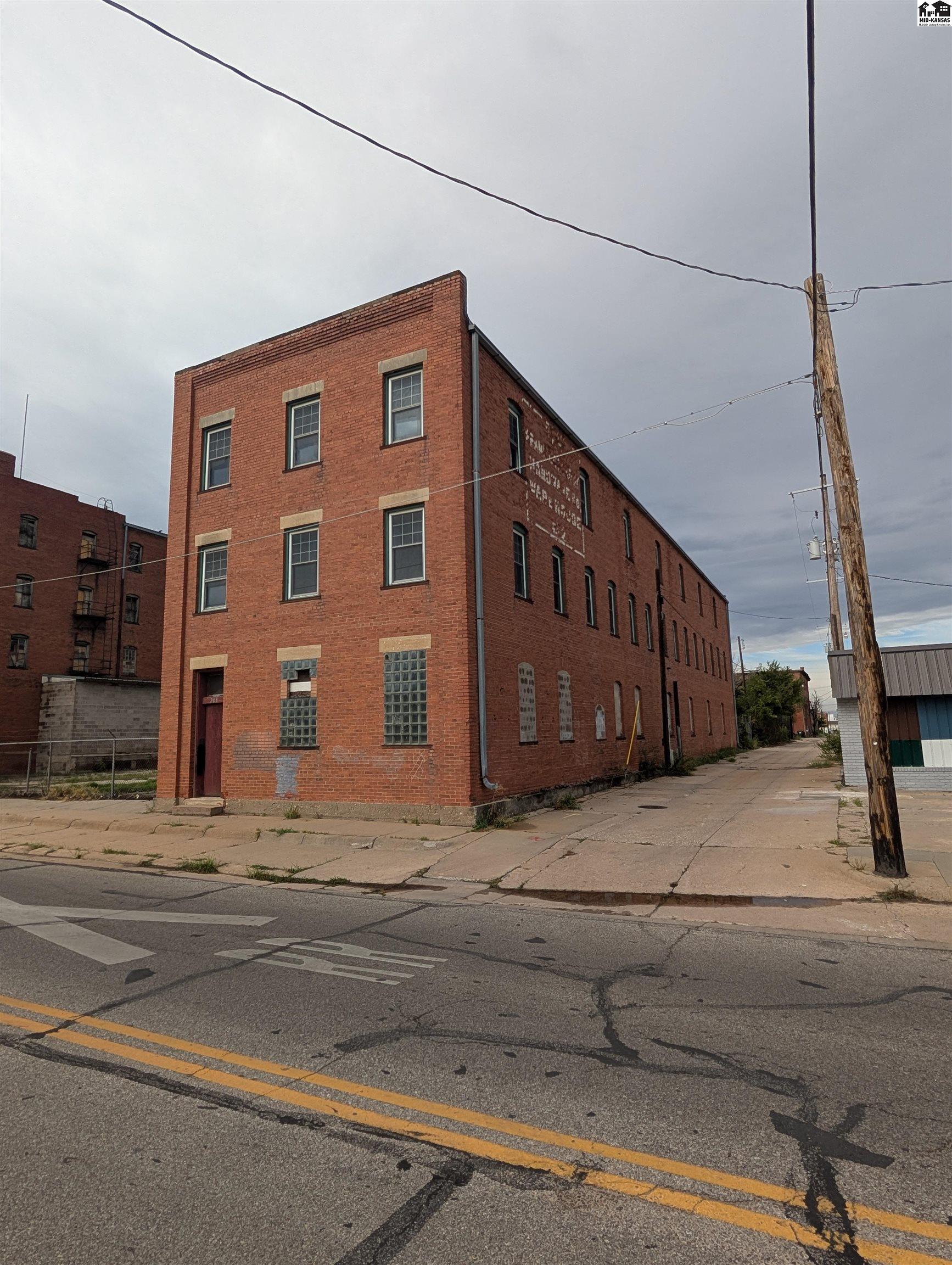 203 N Plum Street Hutchinson KS 67501