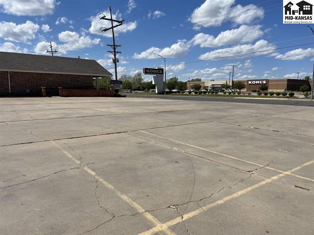 1319 E 17th Avenue Hutchinson KS 67501