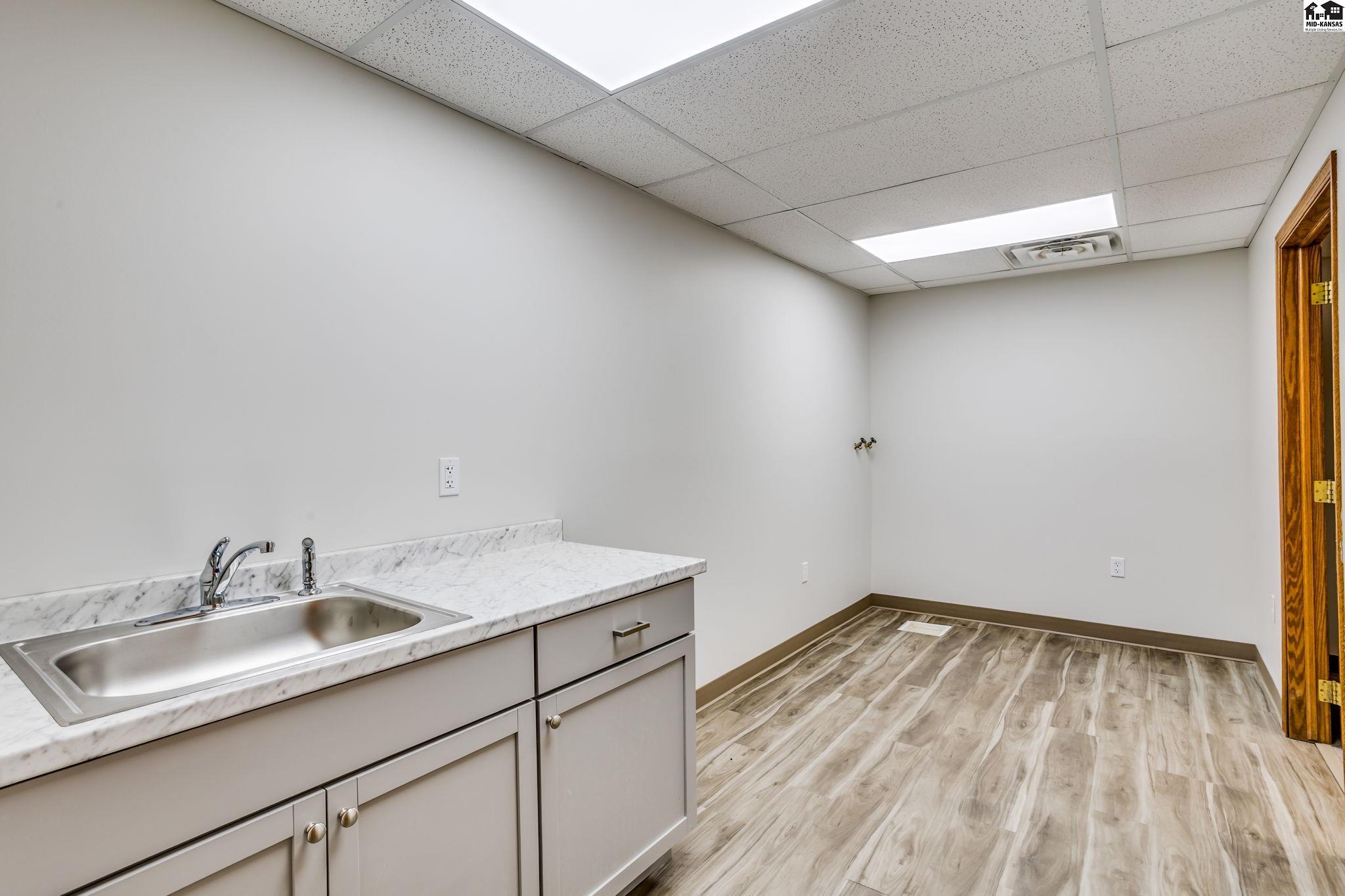 2021 E 4th Avenue Hutchinson KS 67501