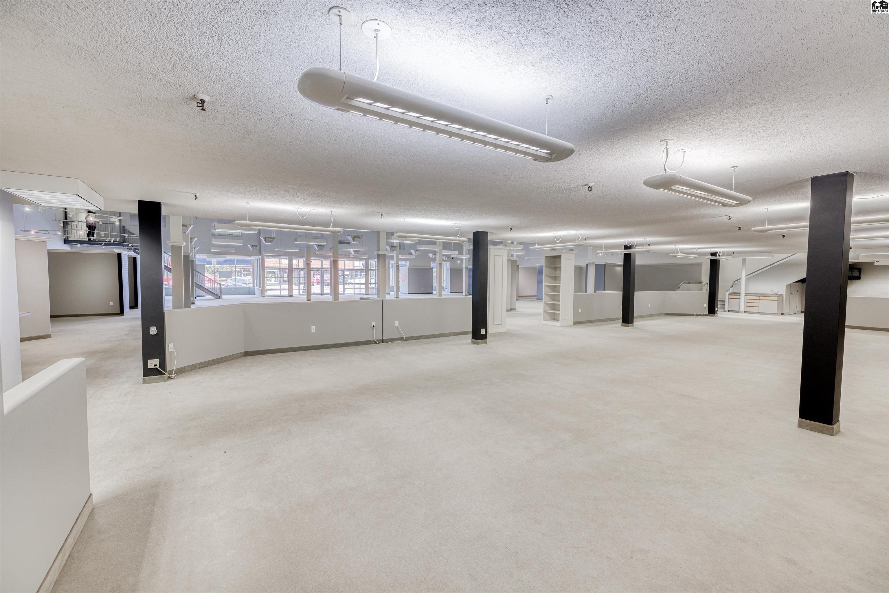 11 N Main Hutchinson KS 67501