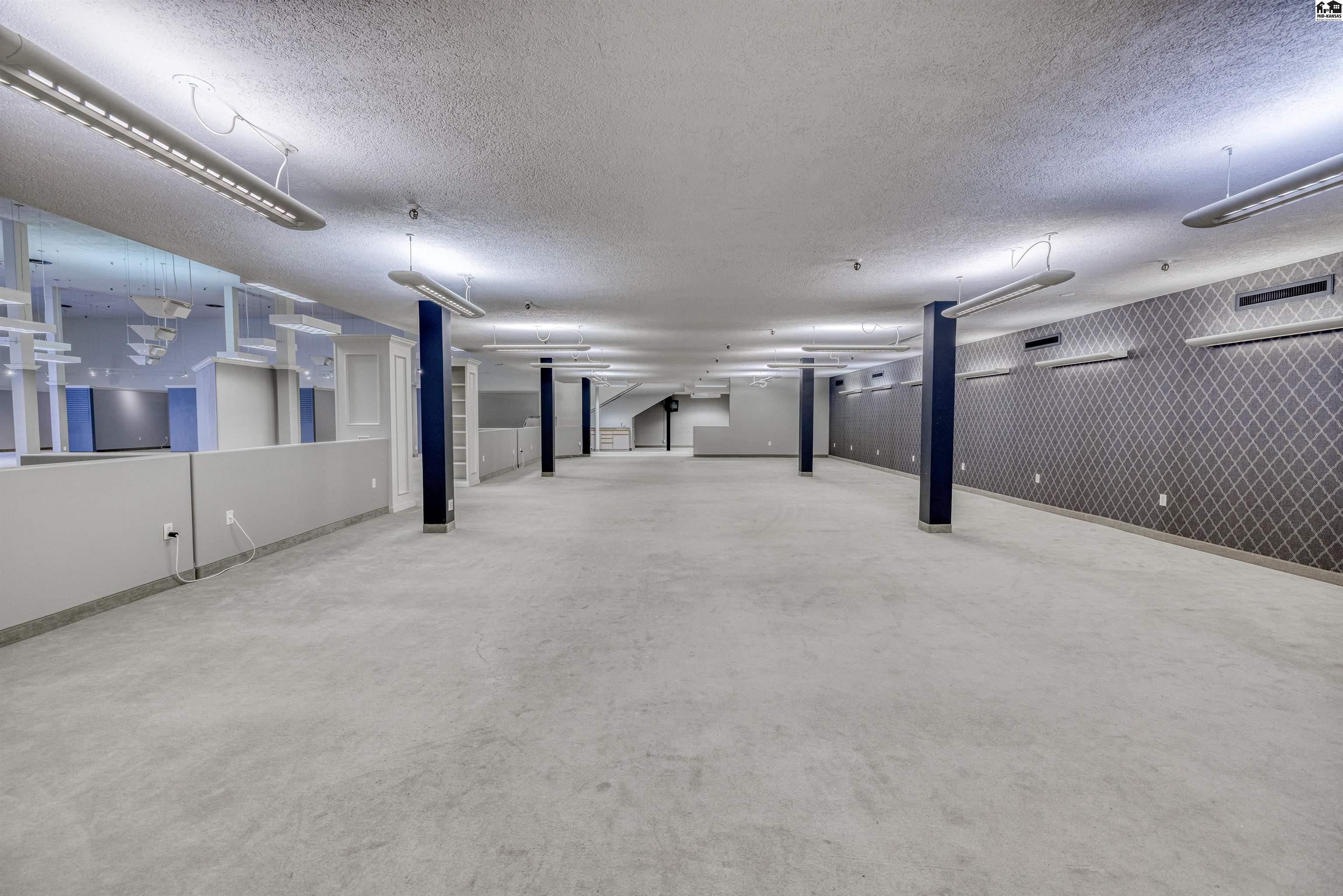 11 N Main Hutchinson KS 67501