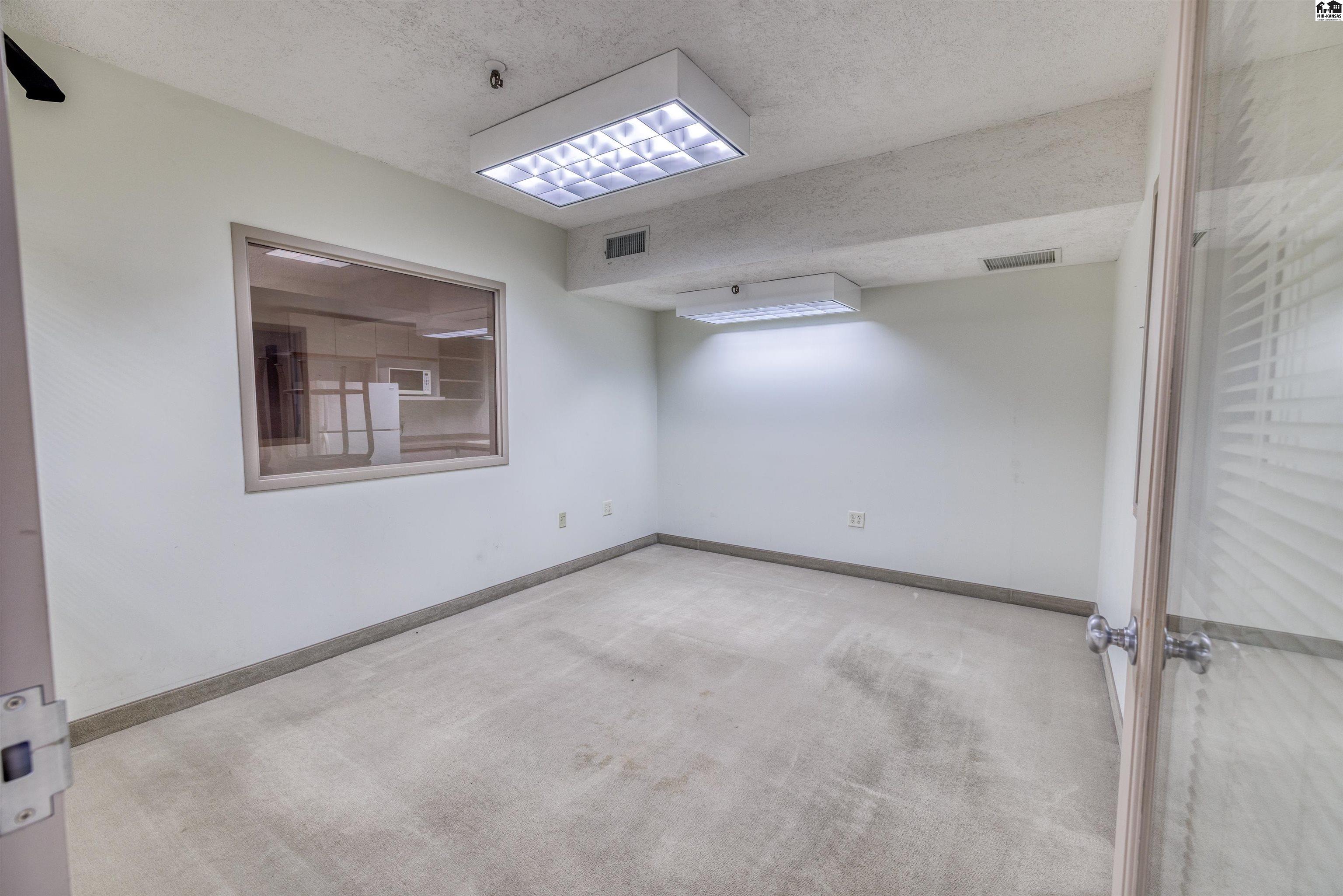 11 N Main Hutchinson KS 67501