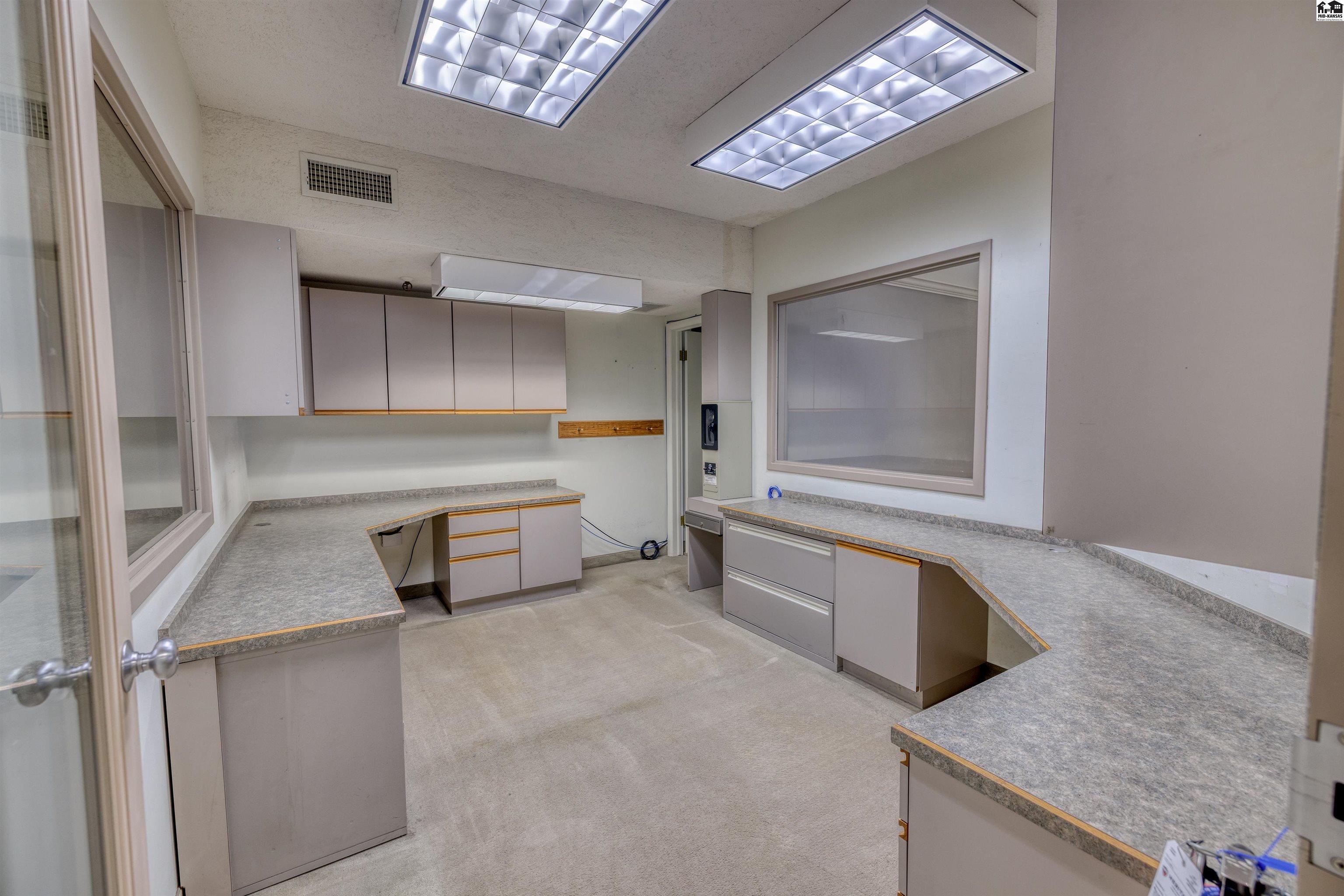 11 N Main Hutchinson KS 67501