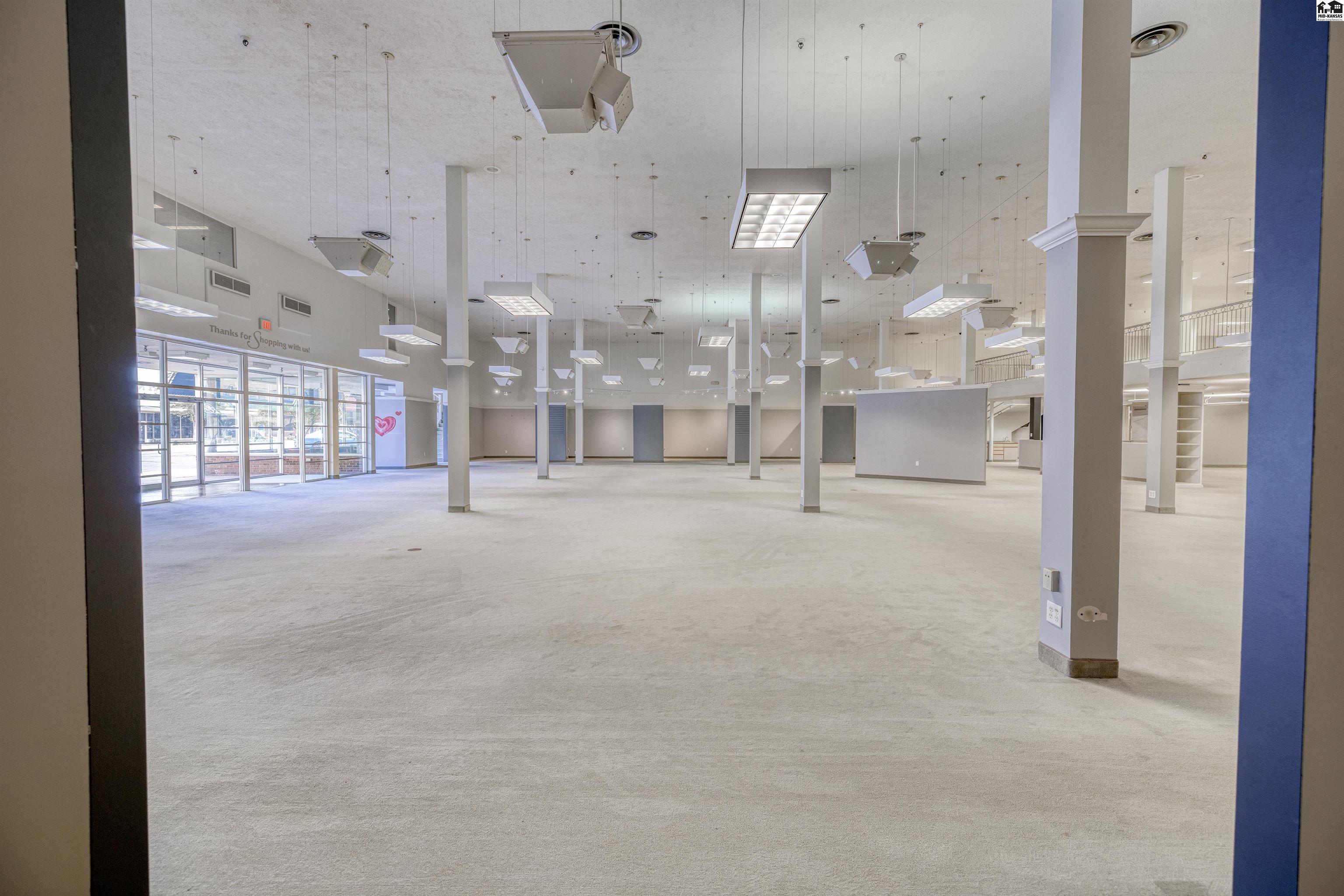 11 N Main Hutchinson KS 67501