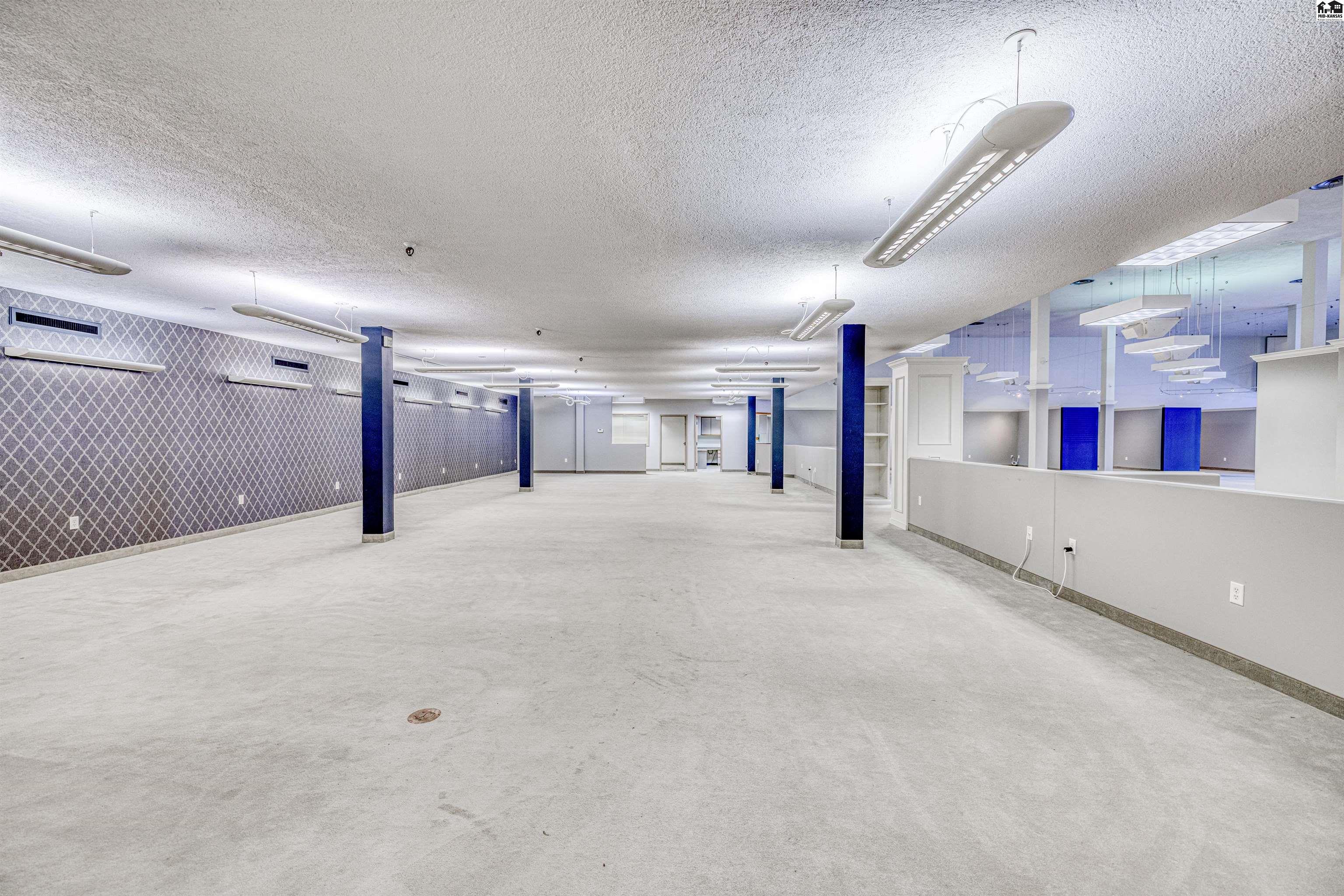 11 N Main Hutchinson KS 67501