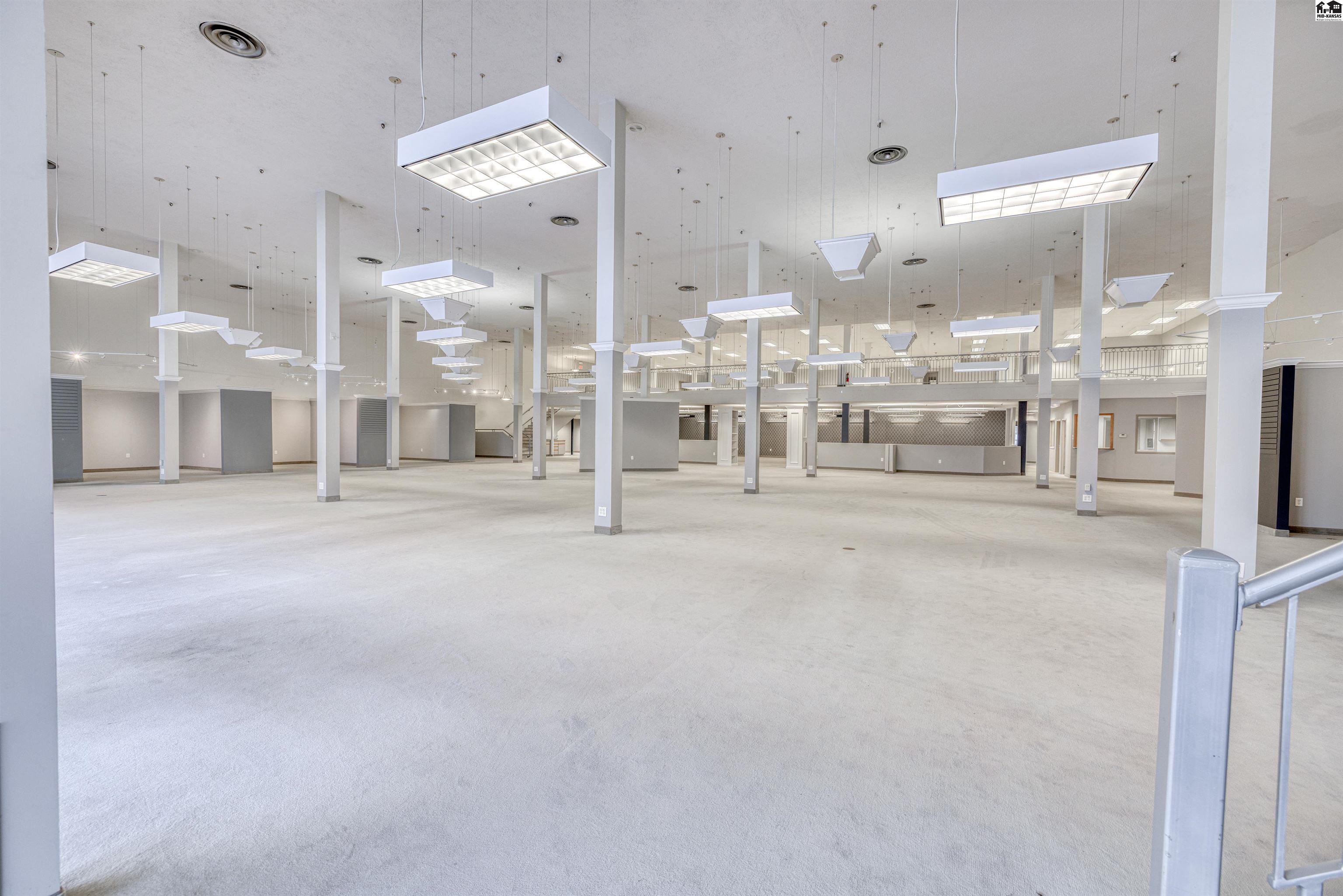 11 N Main Hutchinson KS 67501