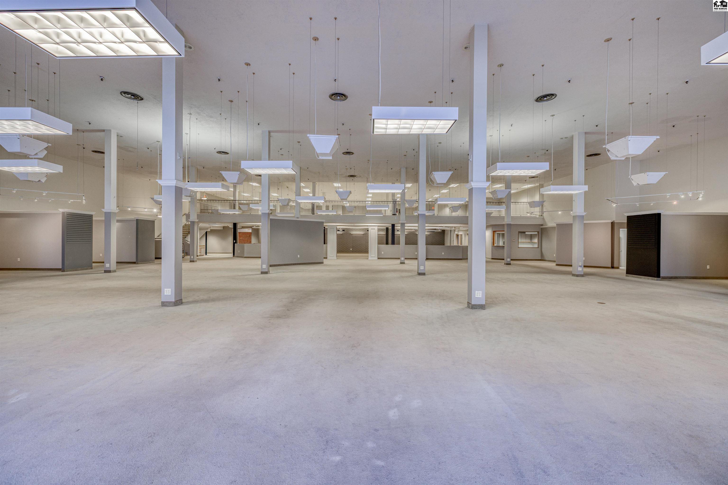 11 N Main Hutchinson KS 67501