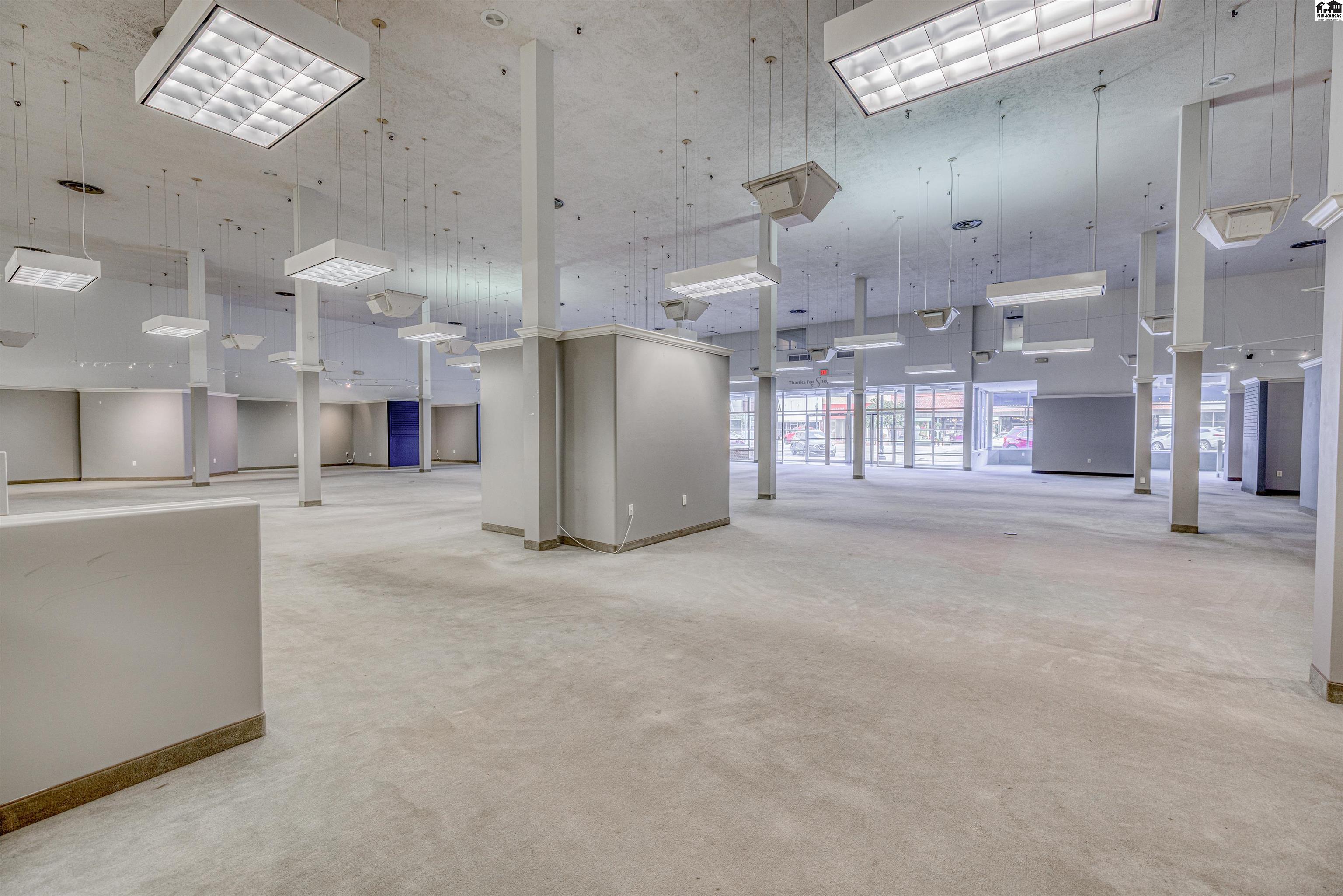 11 N Main Hutchinson KS 67501