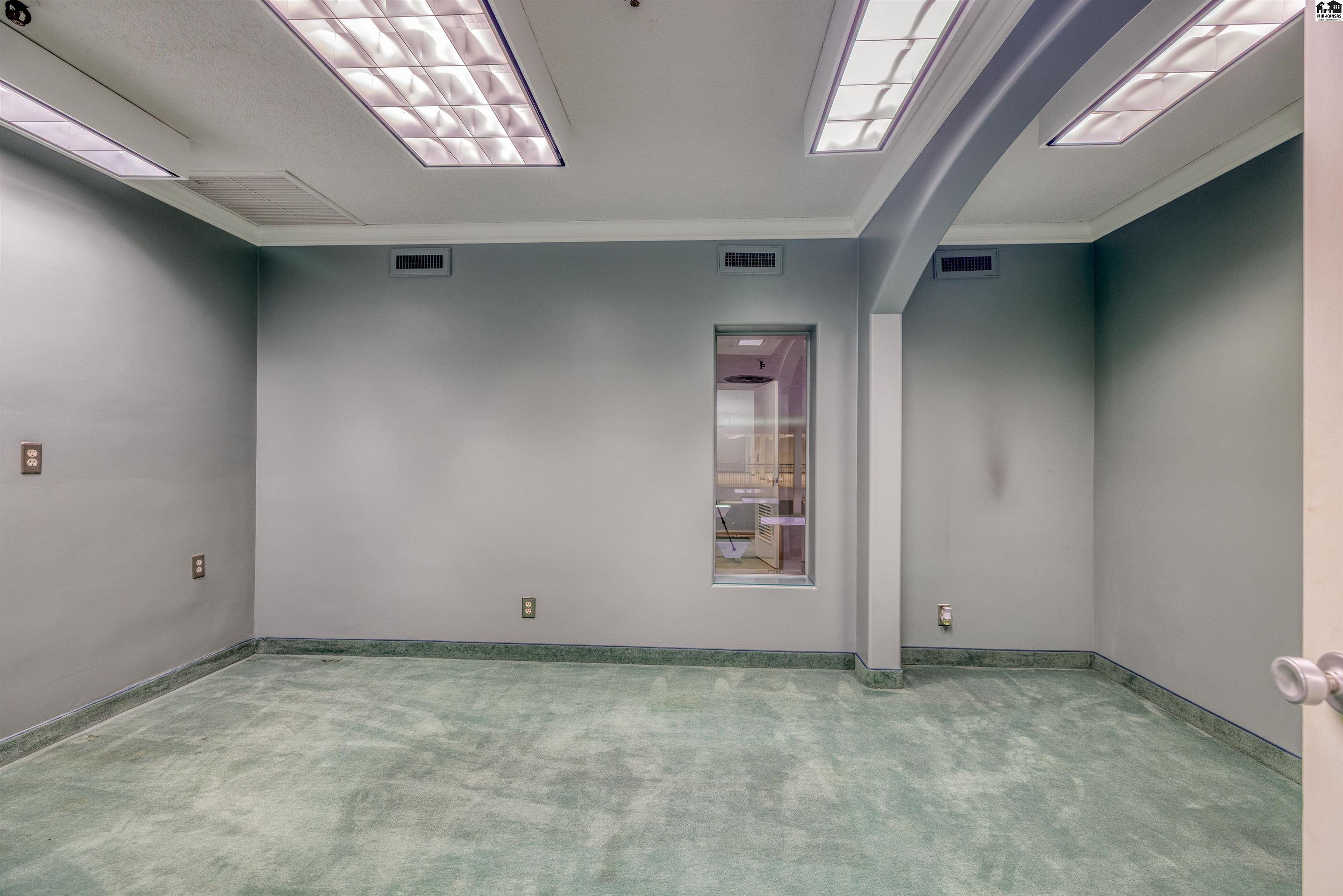 11 N Main Hutchinson KS 67501