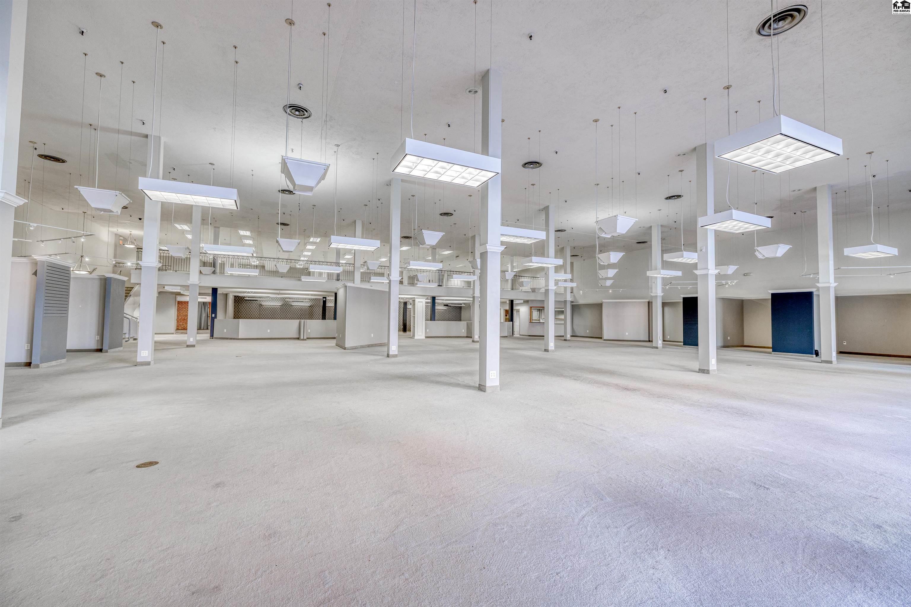 11 N Main Hutchinson KS 67501