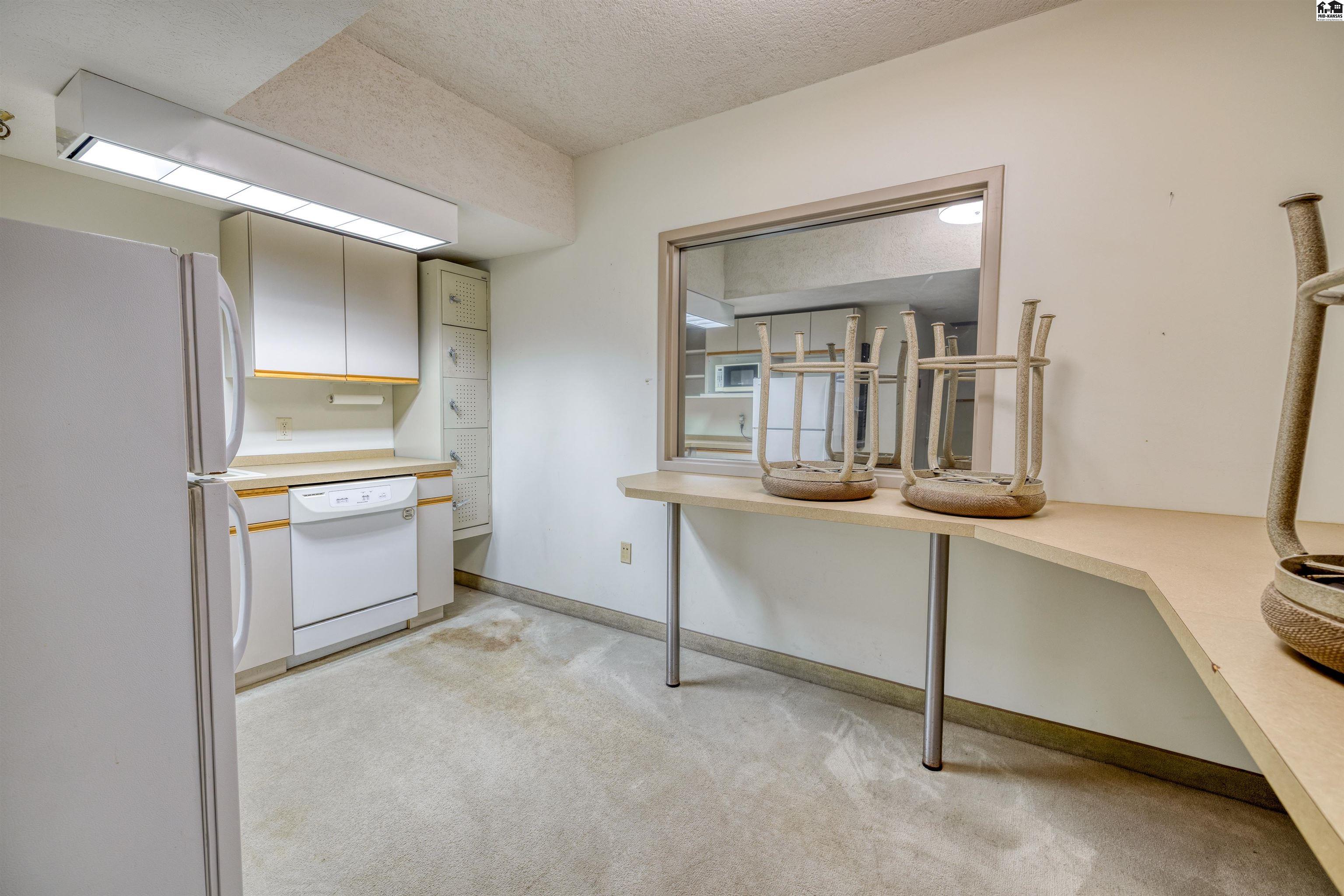 11 N Main Hutchinson KS 67501