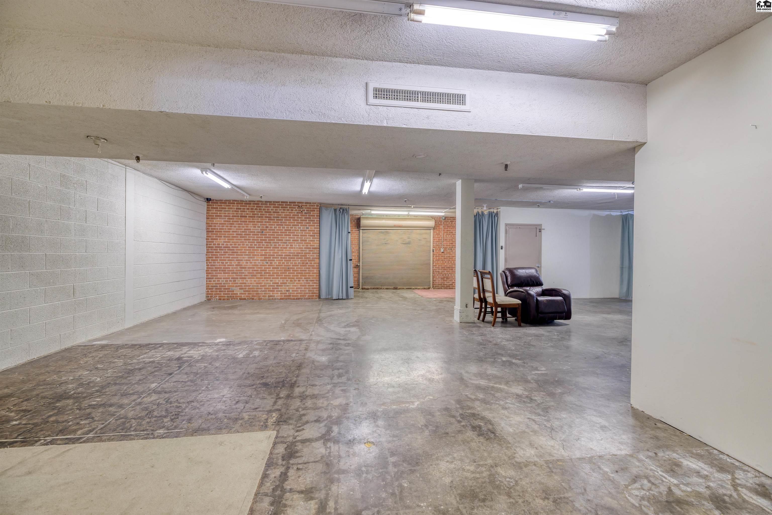 11 N Main Hutchinson KS 67501