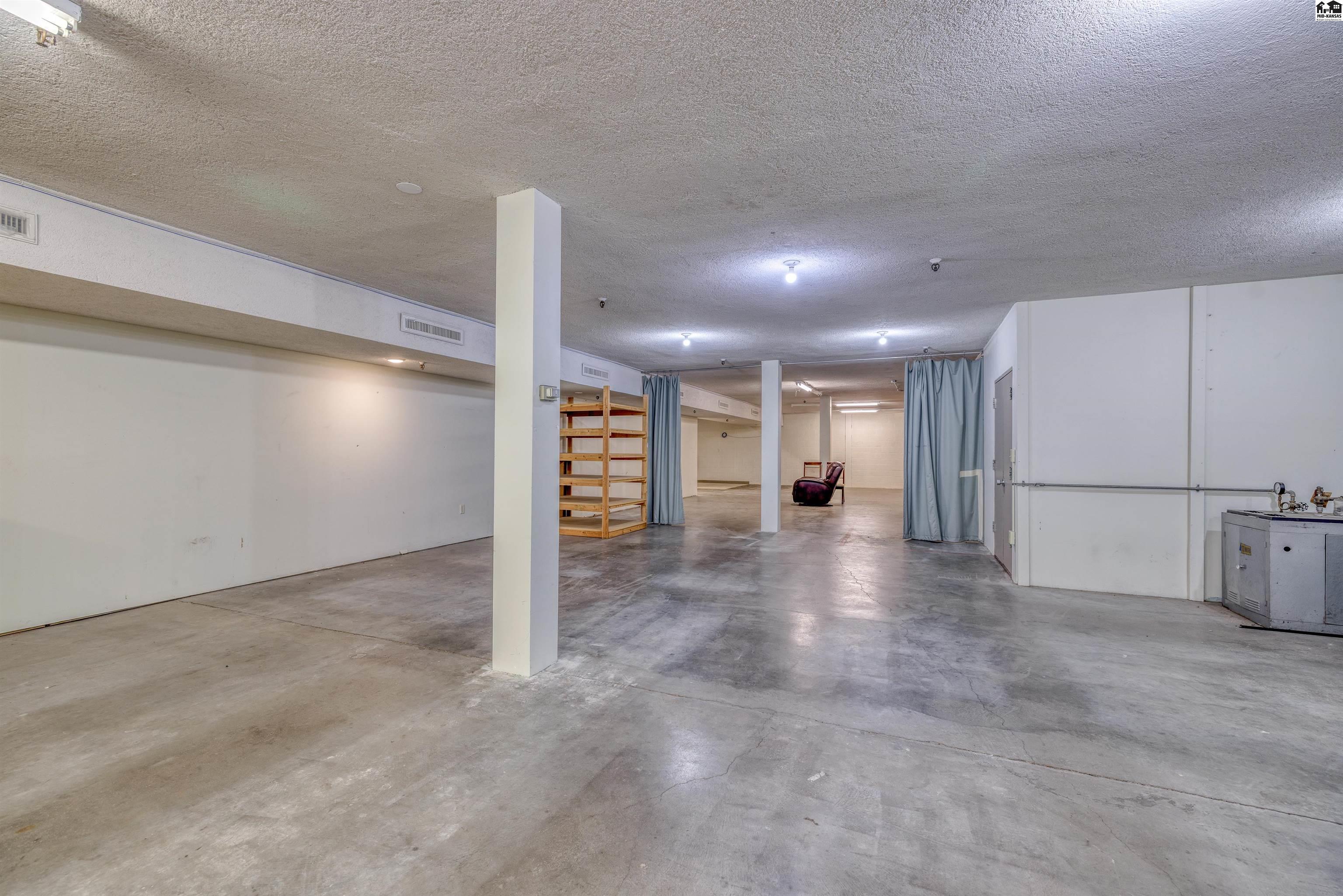 11 N Main Hutchinson KS 67501