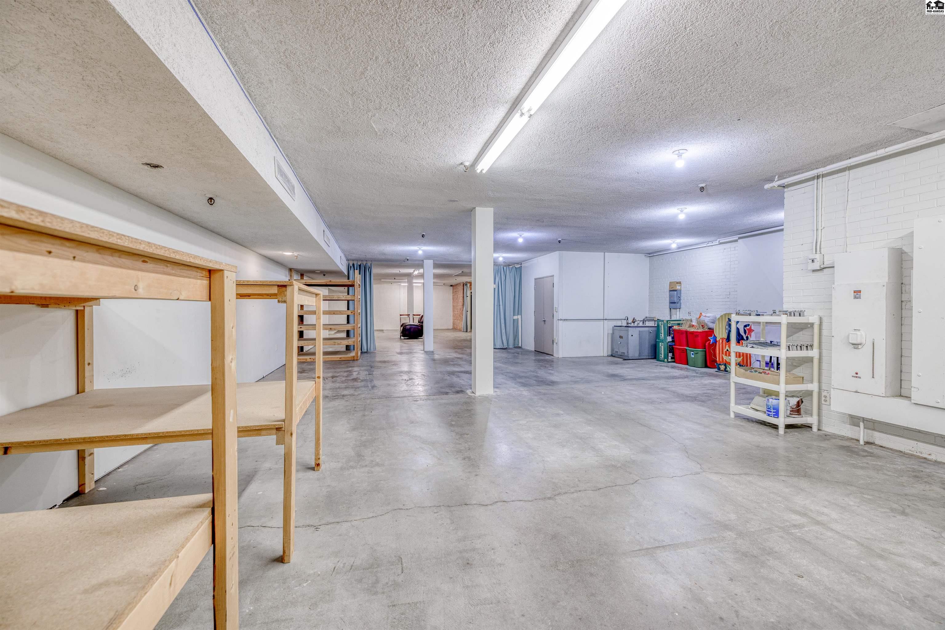 11 N Main Hutchinson KS 67501