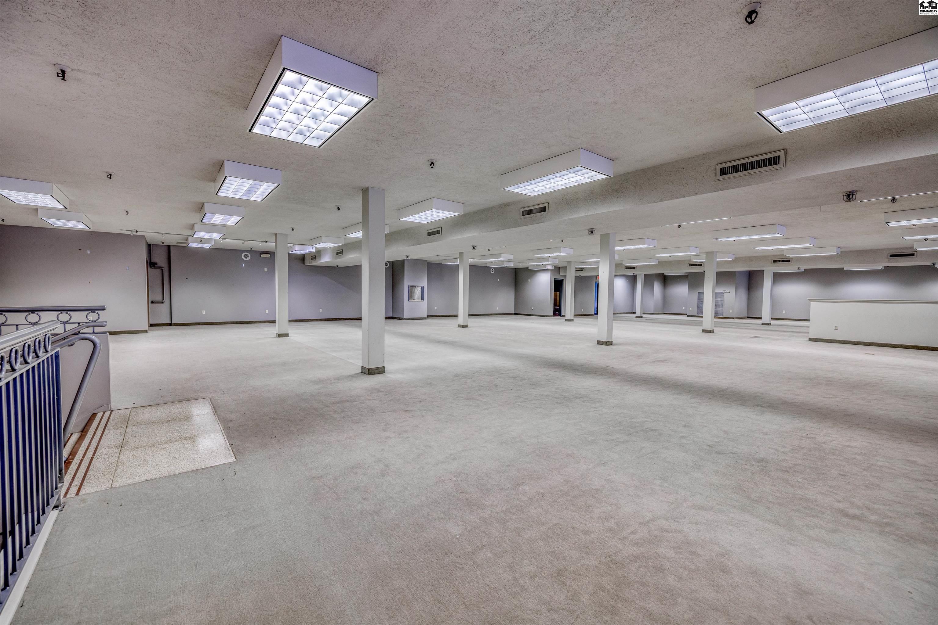 11 N Main Hutchinson KS 67501