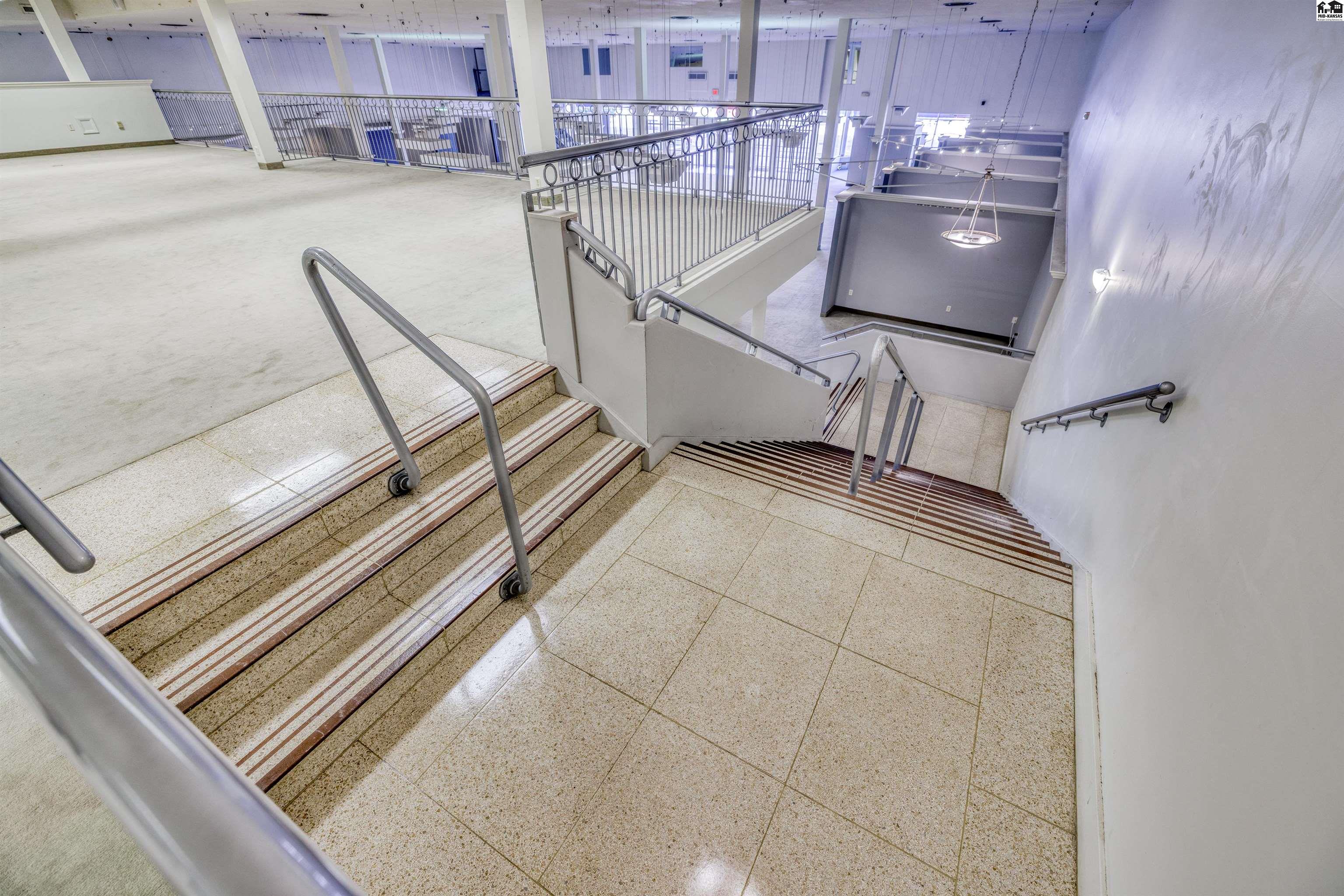 11 N Main Hutchinson KS 67501