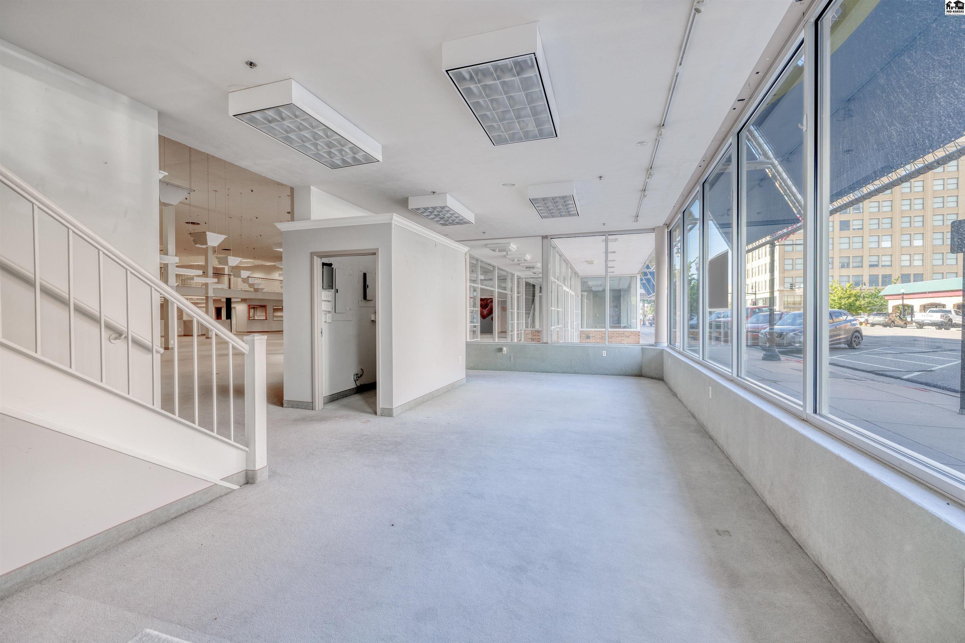 11 N Main Hutchinson KS 67501