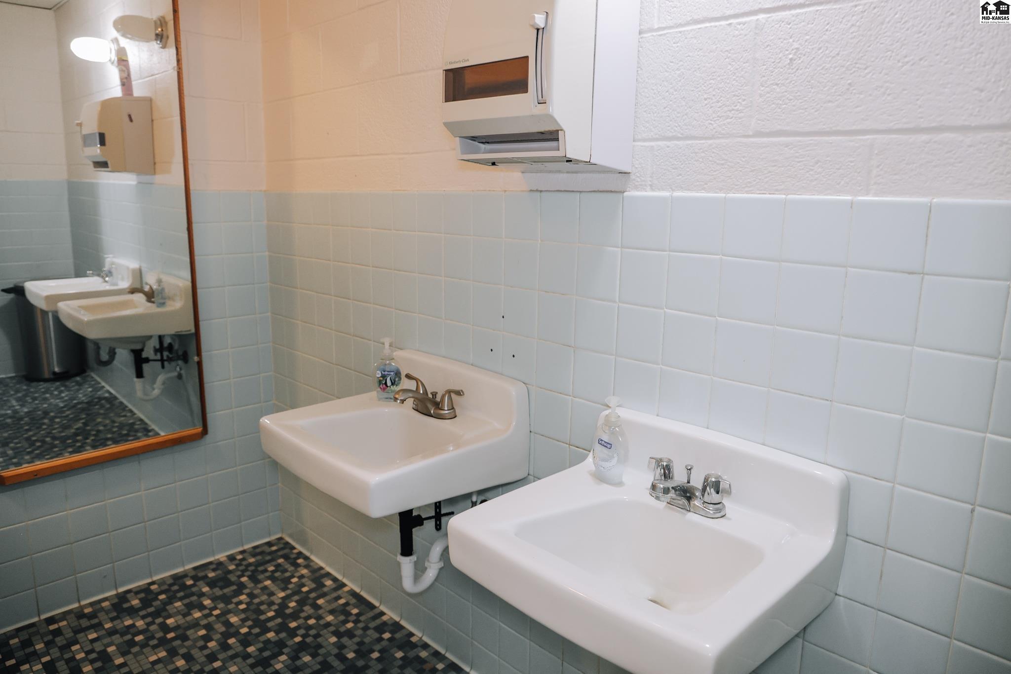 2 N Main Street Hutchinson KS 67501