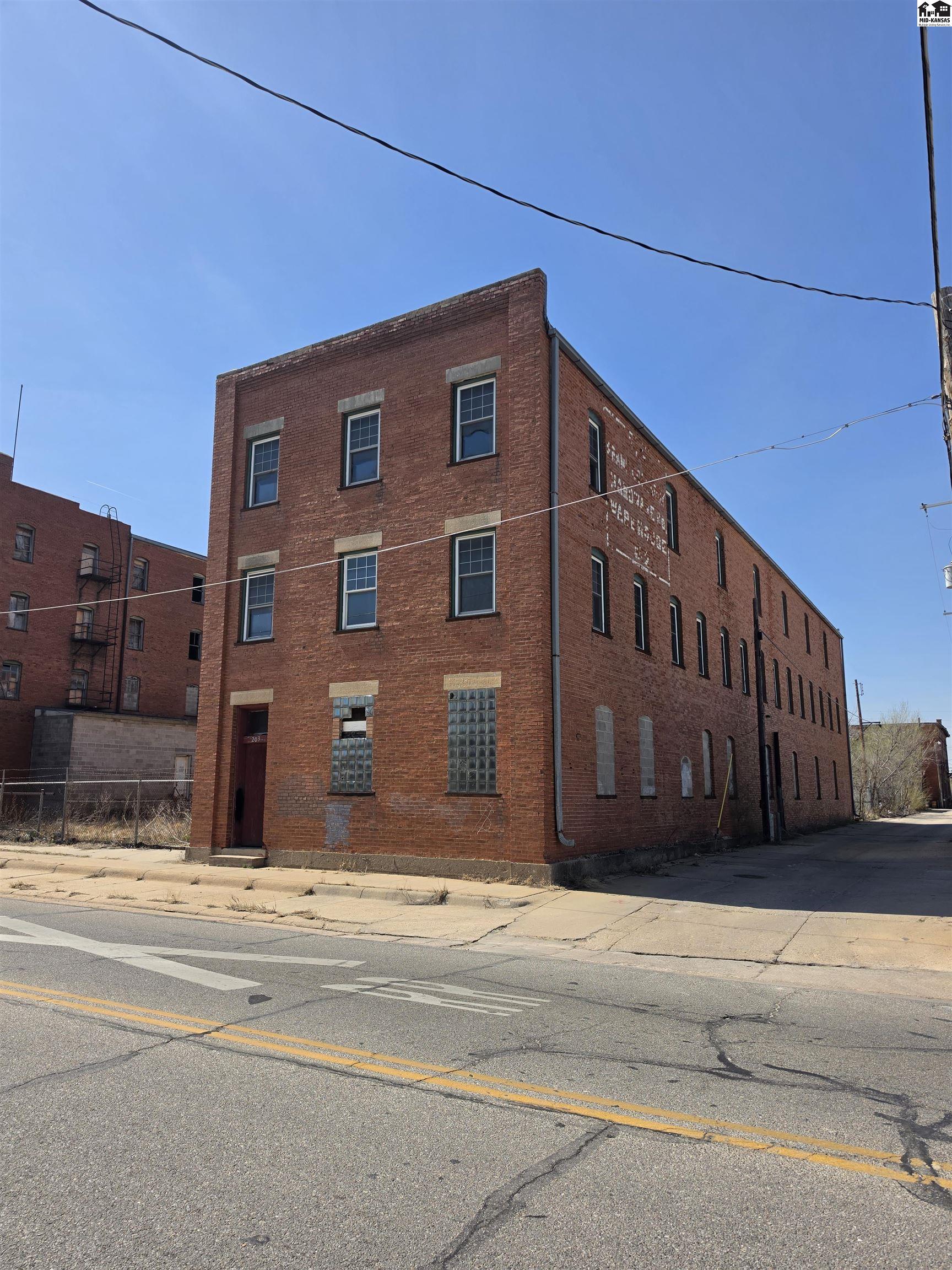203 N Plum Hutchinson KS 67501