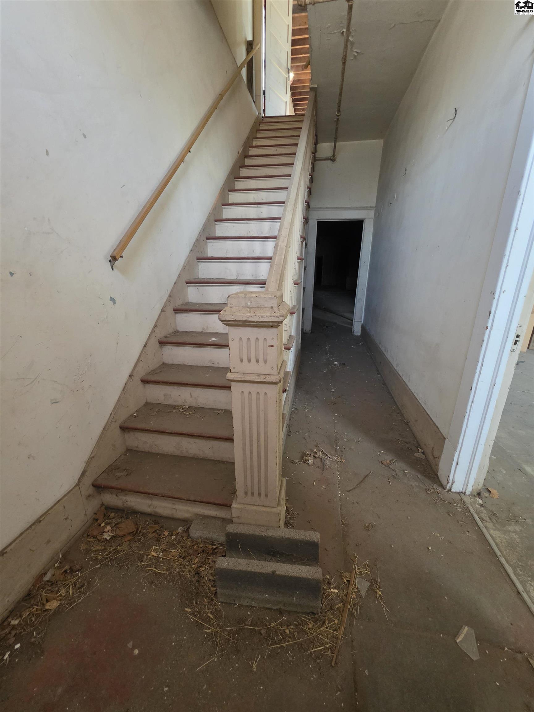203 N Plum Hutchinson KS 67501