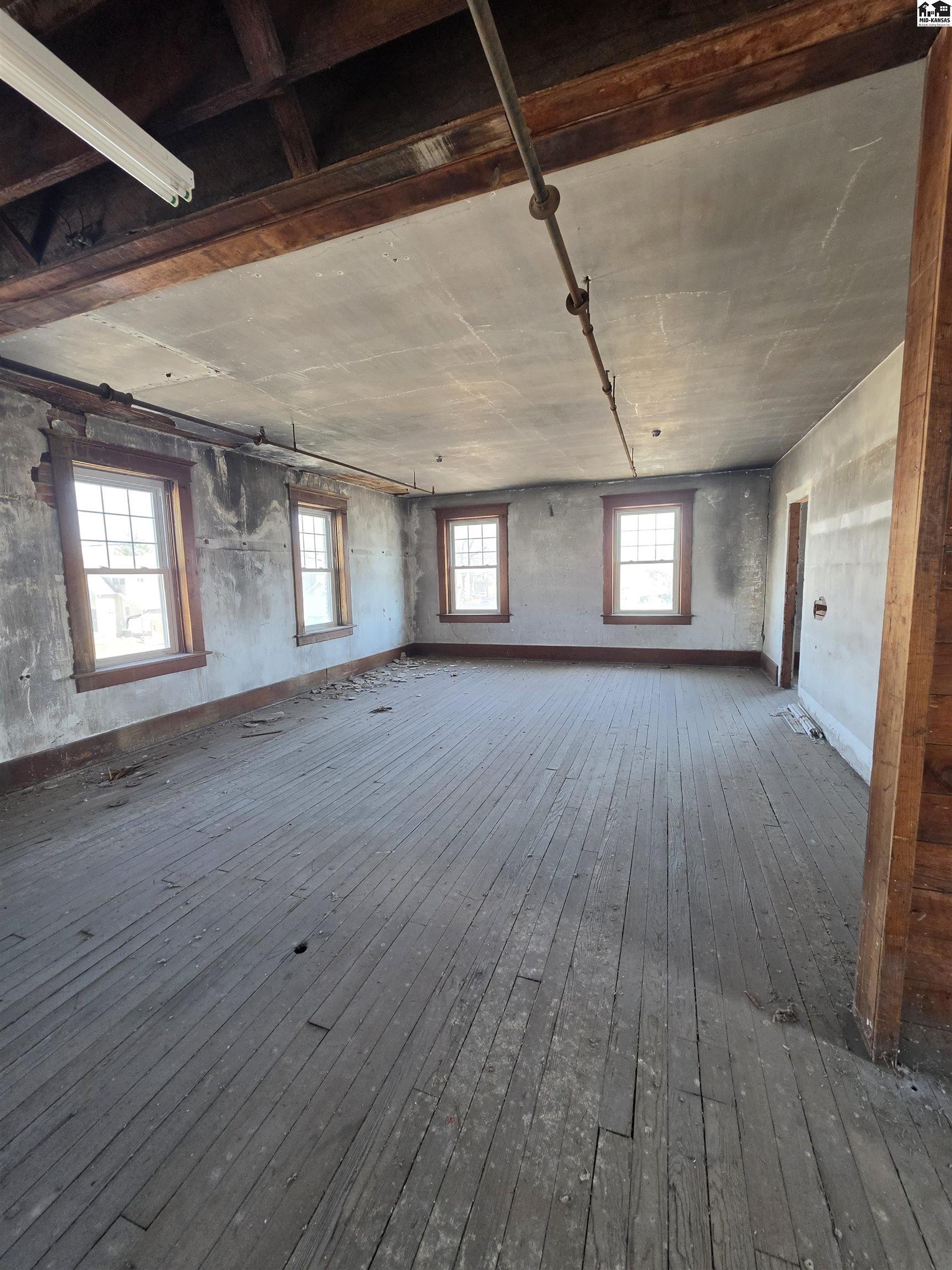 203 N Plum Hutchinson KS 67501
