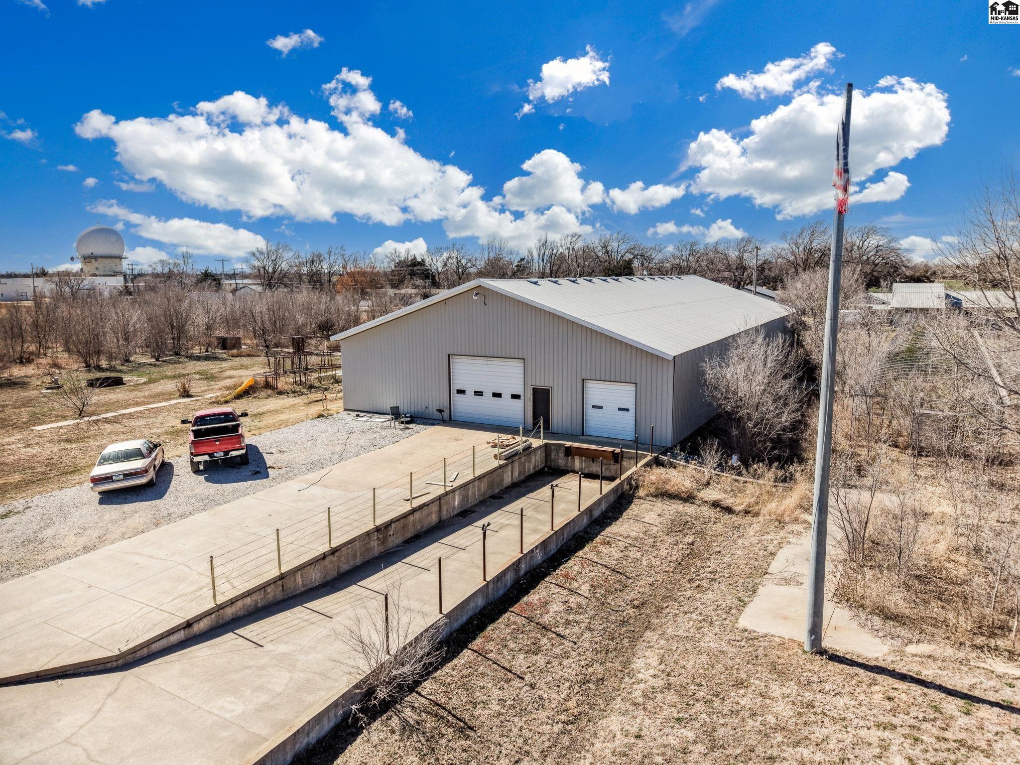 2405 E Wasp Road Hutchinson KS 67501