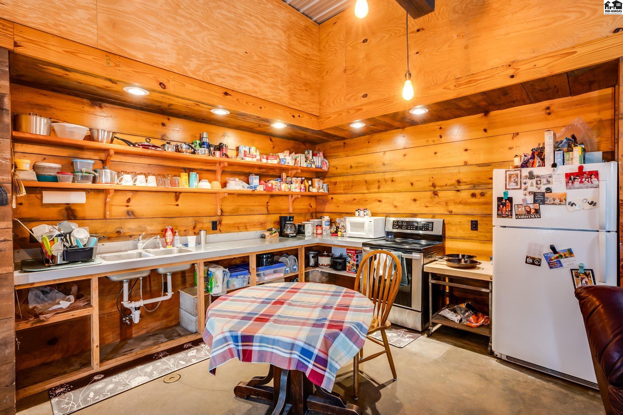 2405 E Wasp Road Hutchinson KS 67501