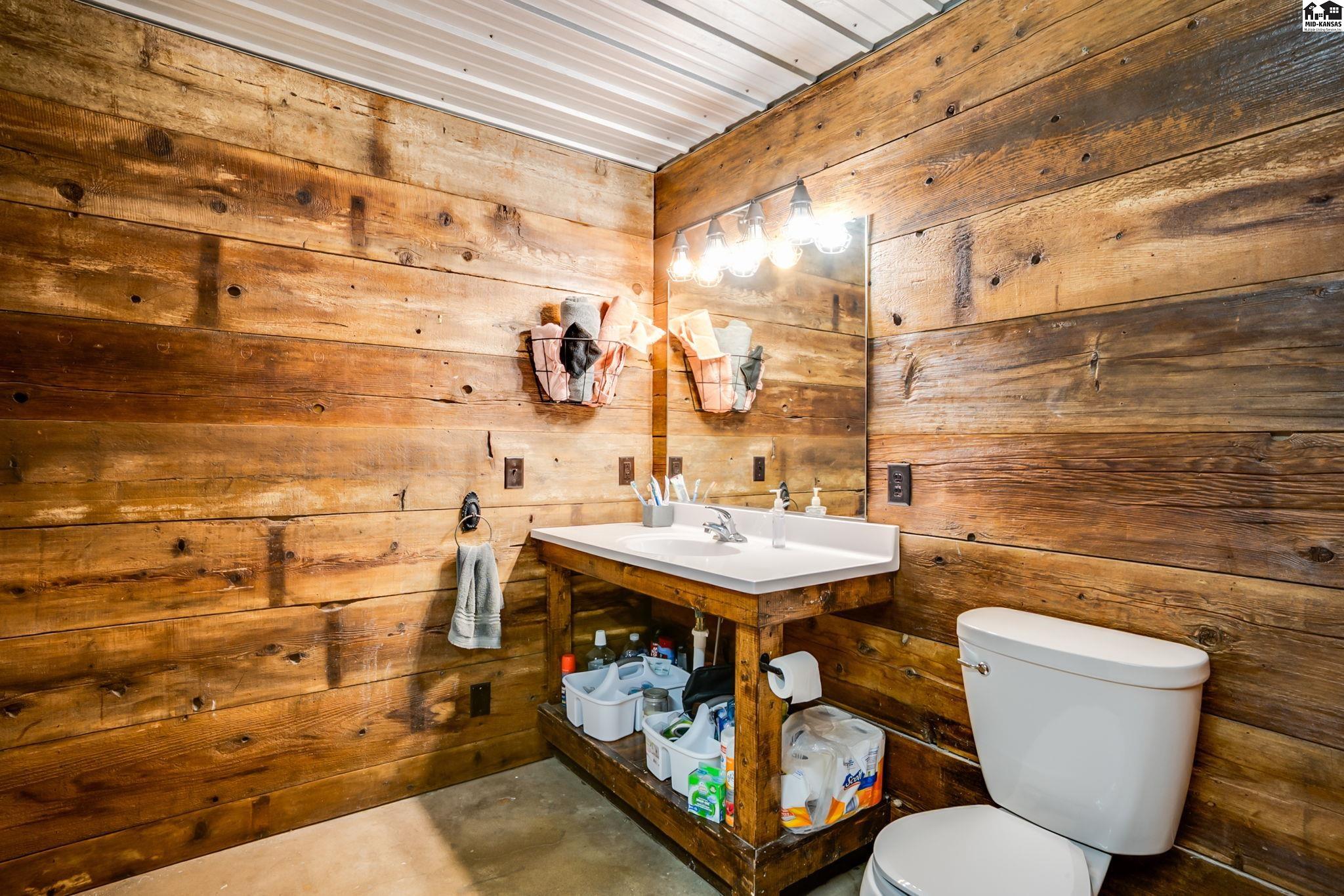 2405 E Wasp Road Hutchinson KS 67501