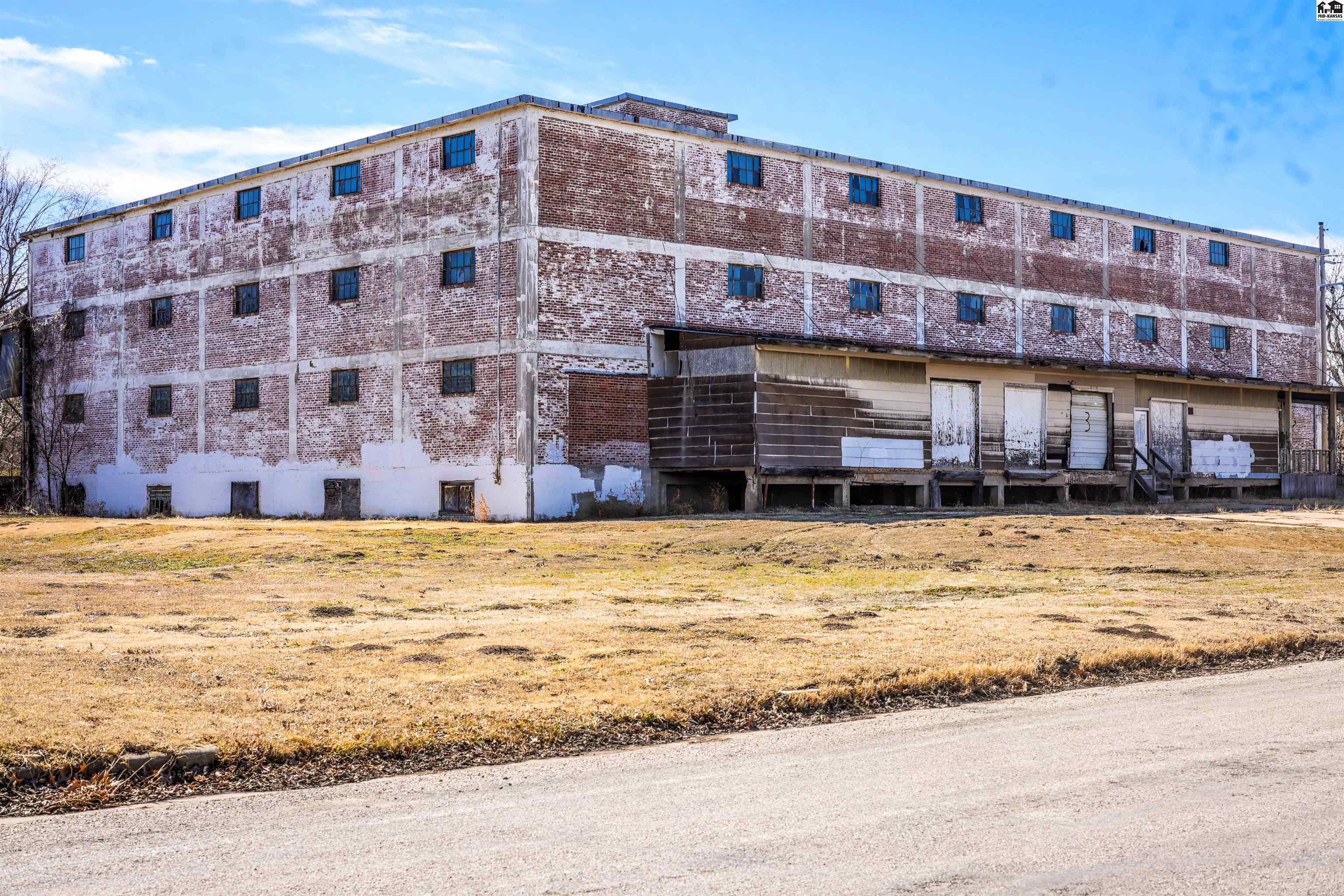 701 E 2nd Avenue Hutchinson KS 67501