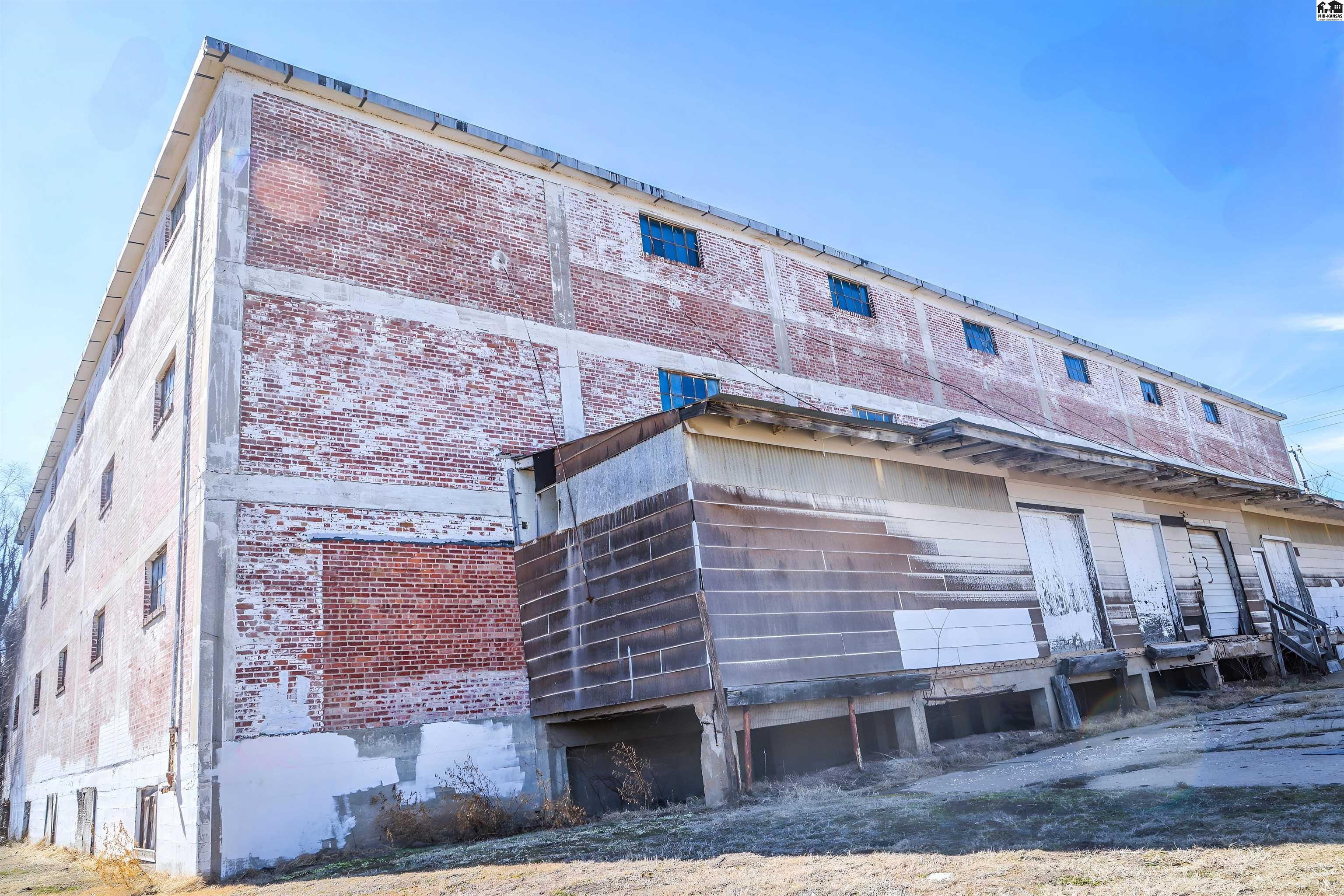 701 E 2nd Avenue Hutchinson KS 67501