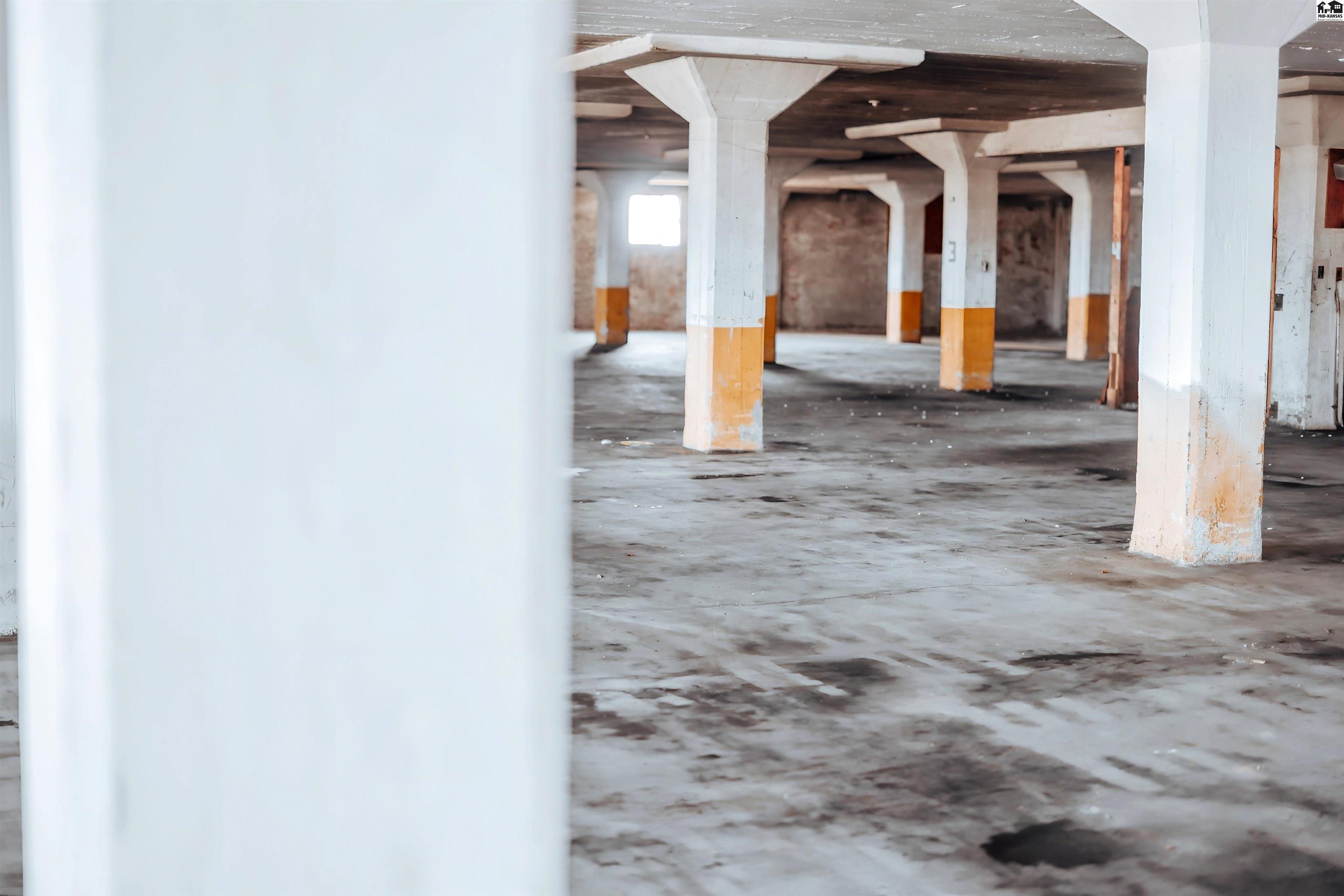 701 E 2nd Avenue Hutchinson KS 67501