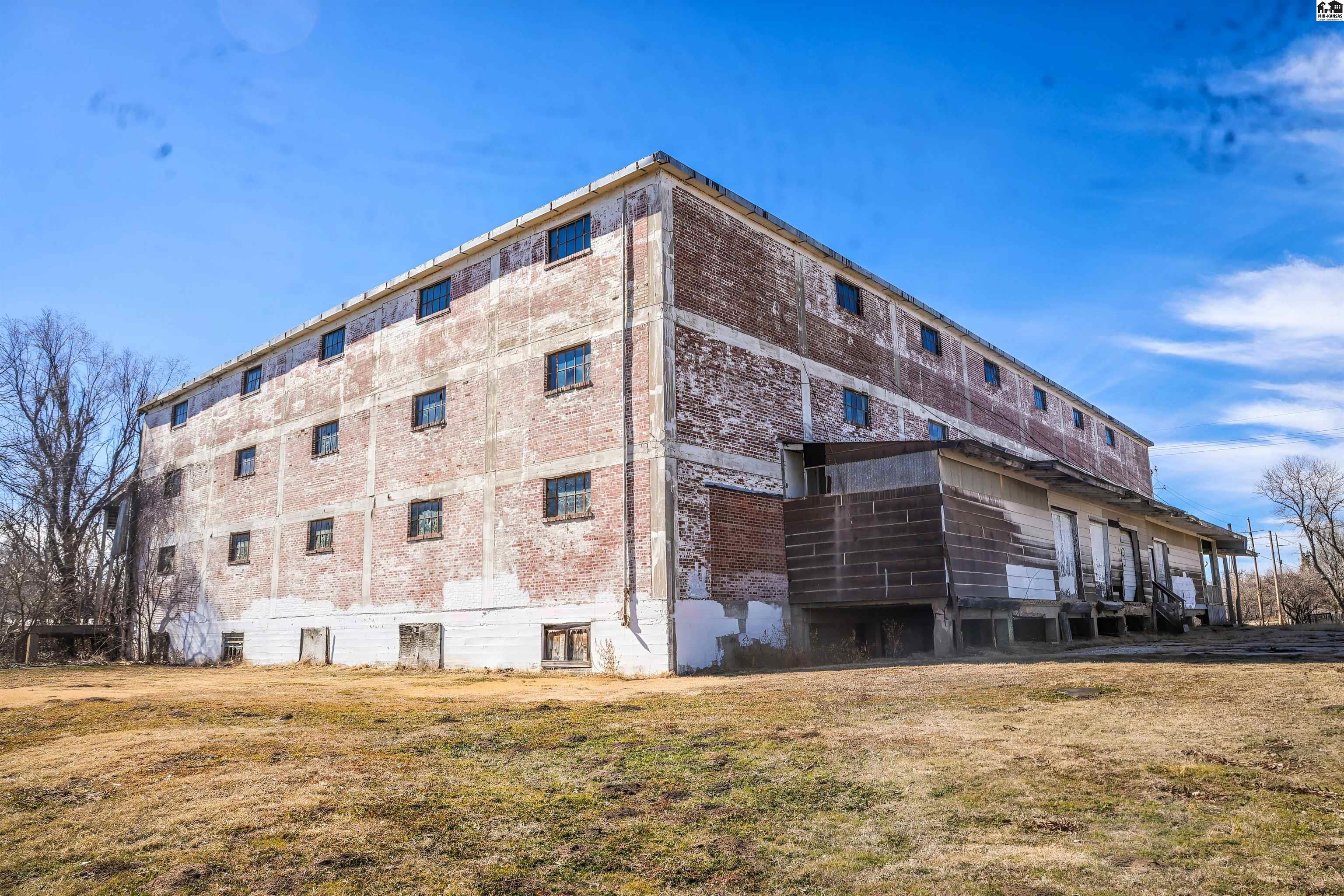 701 E 2nd Avenue Hutchinson KS 67501