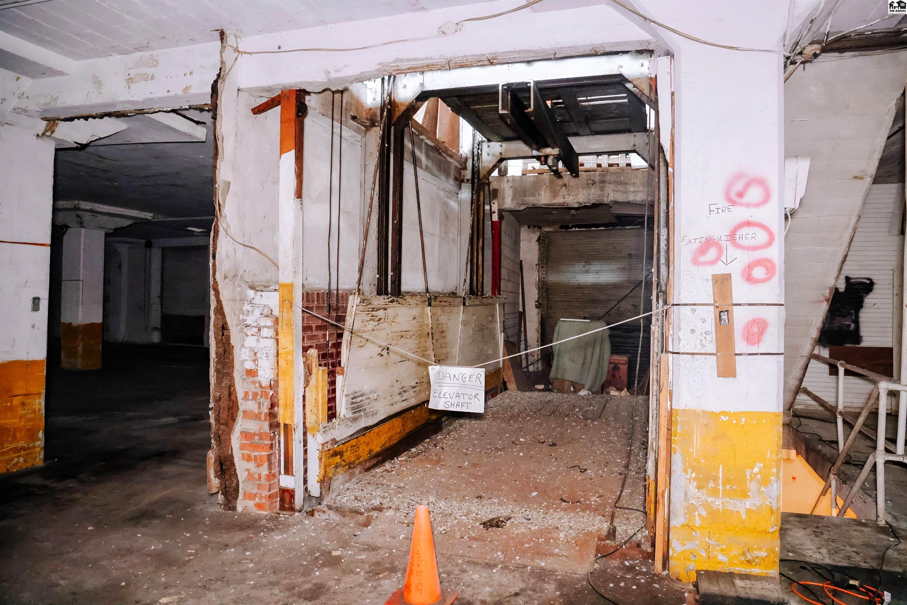 701 E 2nd Avenue Hutchinson KS 67501