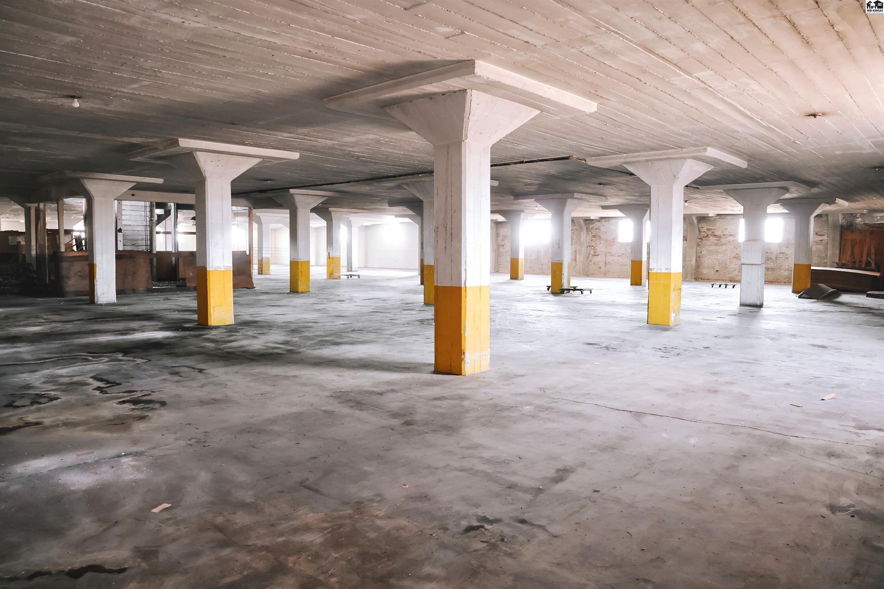 701 E 2nd Avenue Hutchinson KS 67501