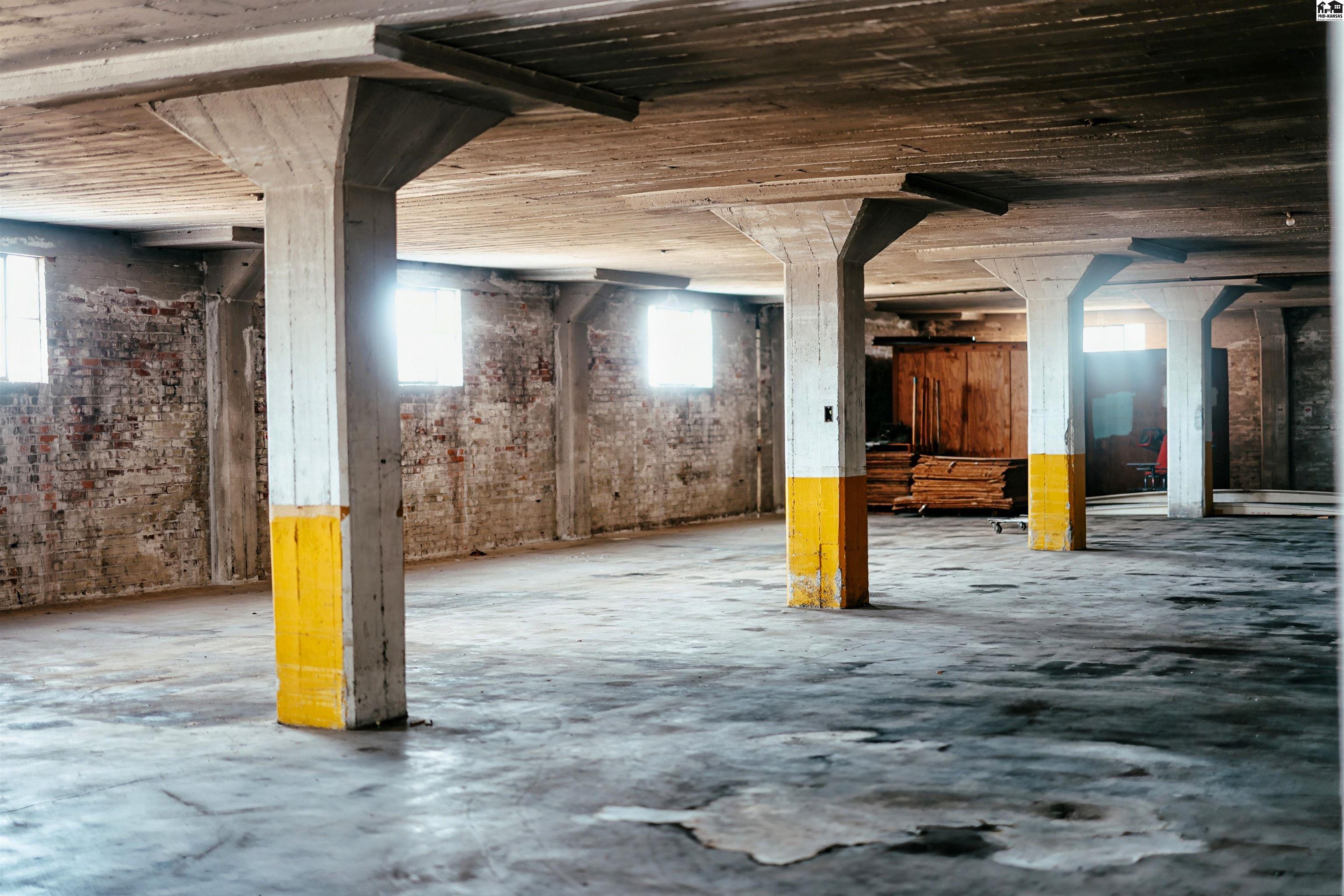 701 E 2nd Avenue Hutchinson KS 67501