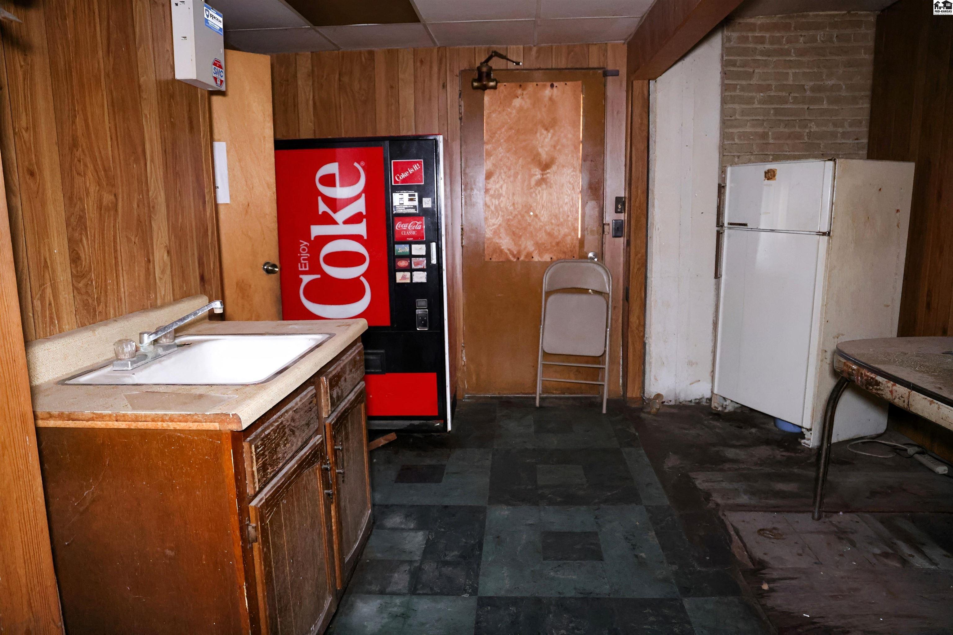 701 E 2nd Avenue Hutchinson KS 67501