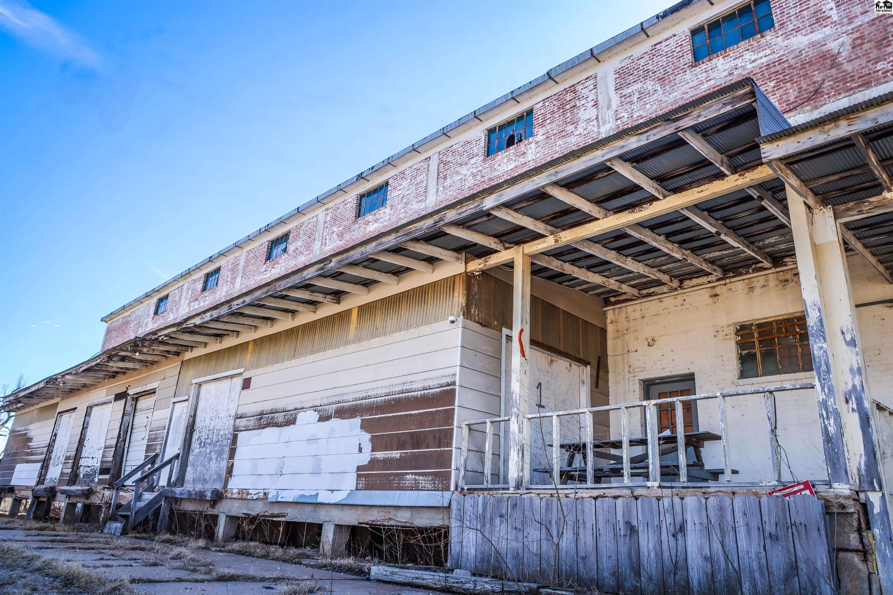 701 E 2nd Avenue Hutchinson KS 67501