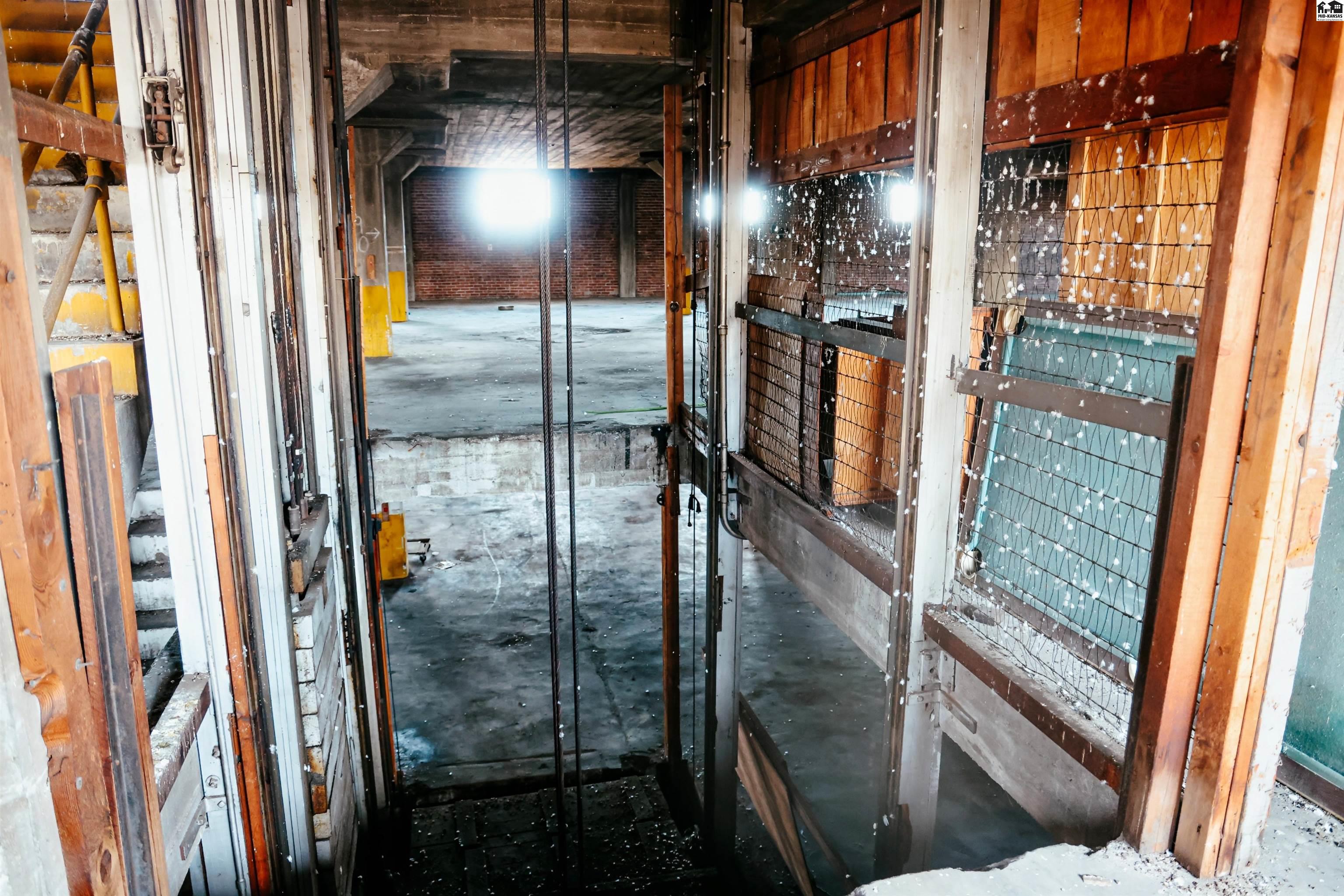 701 E 2nd Avenue Hutchinson KS 67501