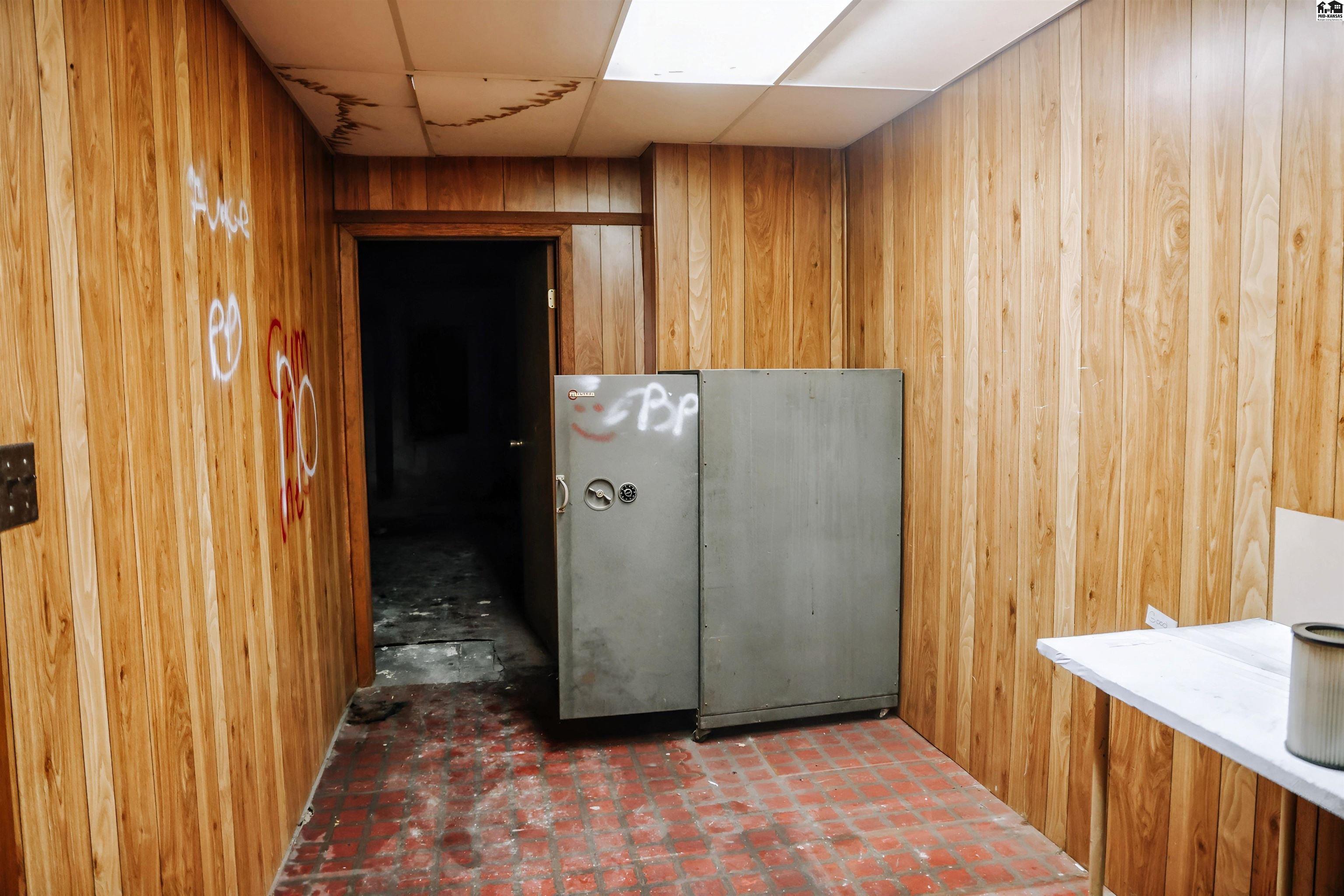 701 E 2nd Avenue Hutchinson KS 67501