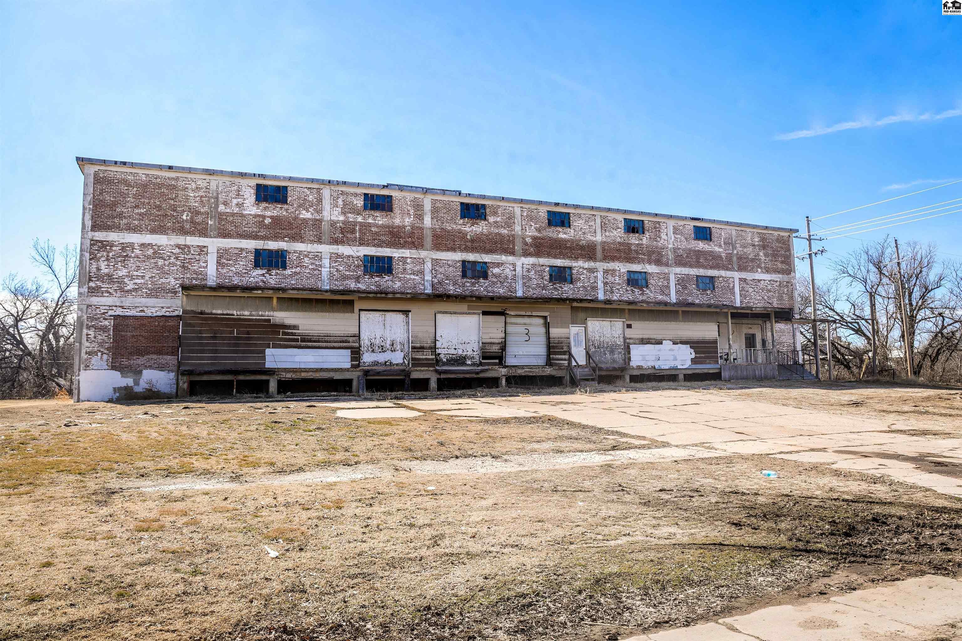 701 E 2nd Avenue Hutchinson KS 67501