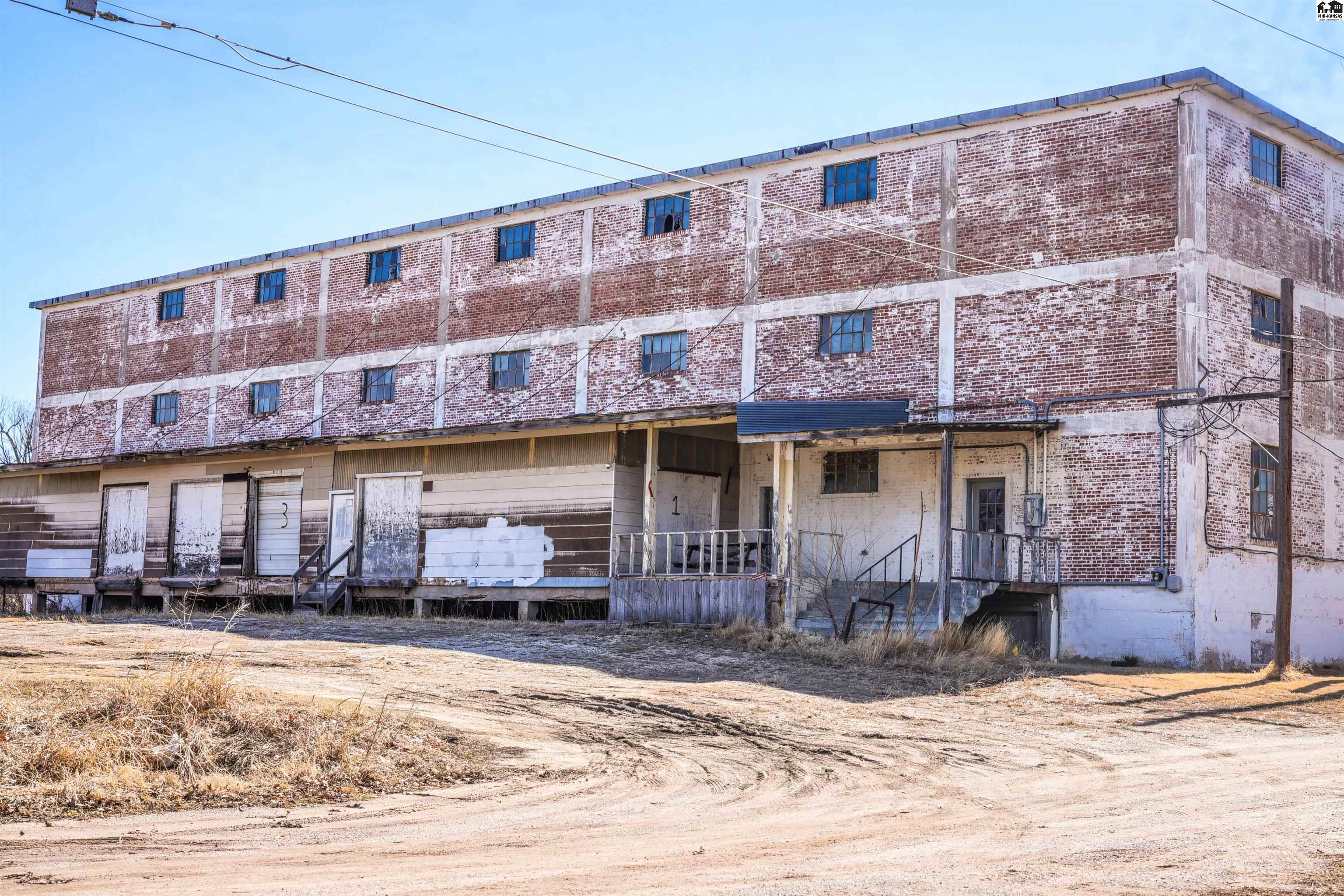 701 E 2nd Avenue Hutchinson KS 67501