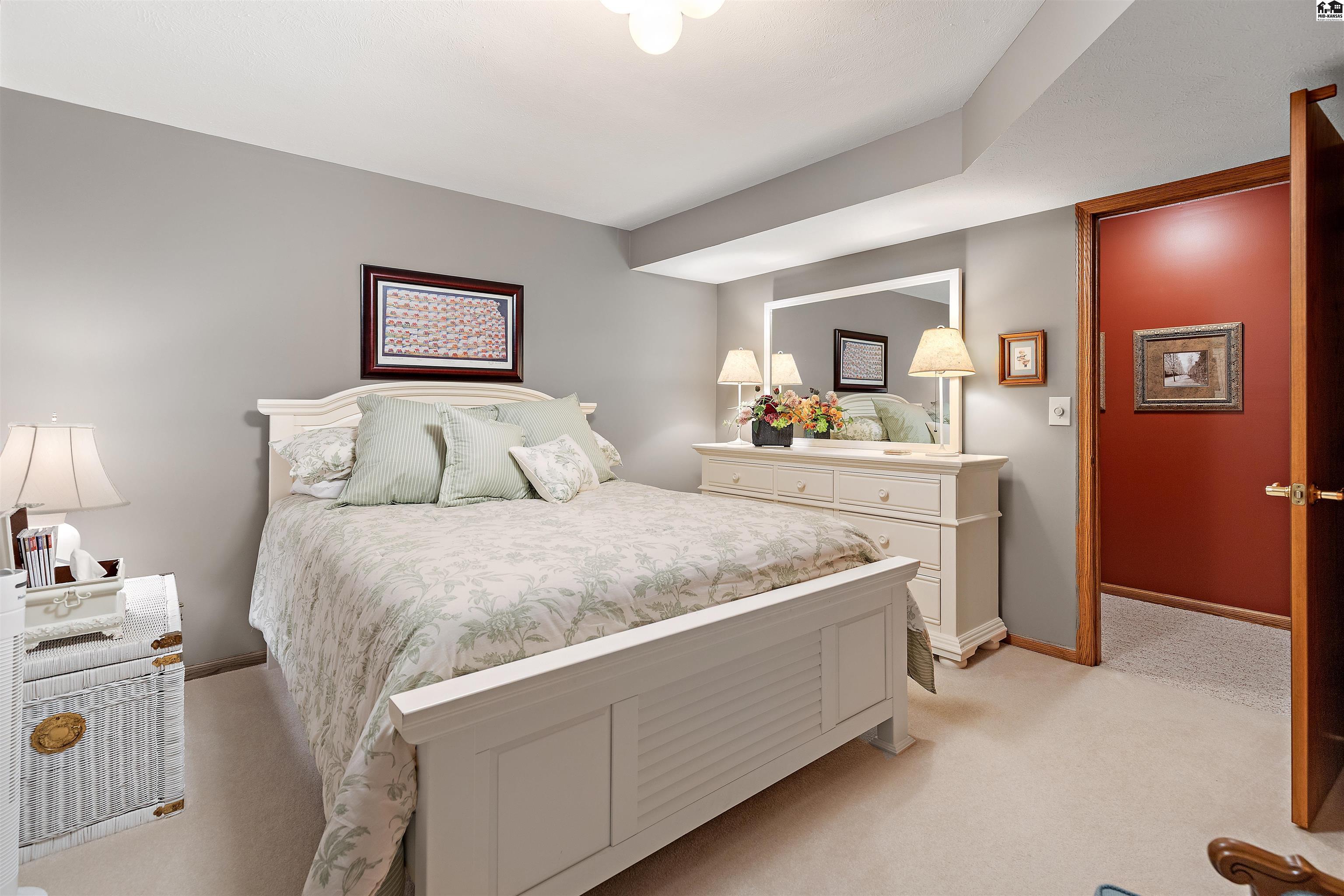 2813 Westminster Drive Hutchinson KS 67502