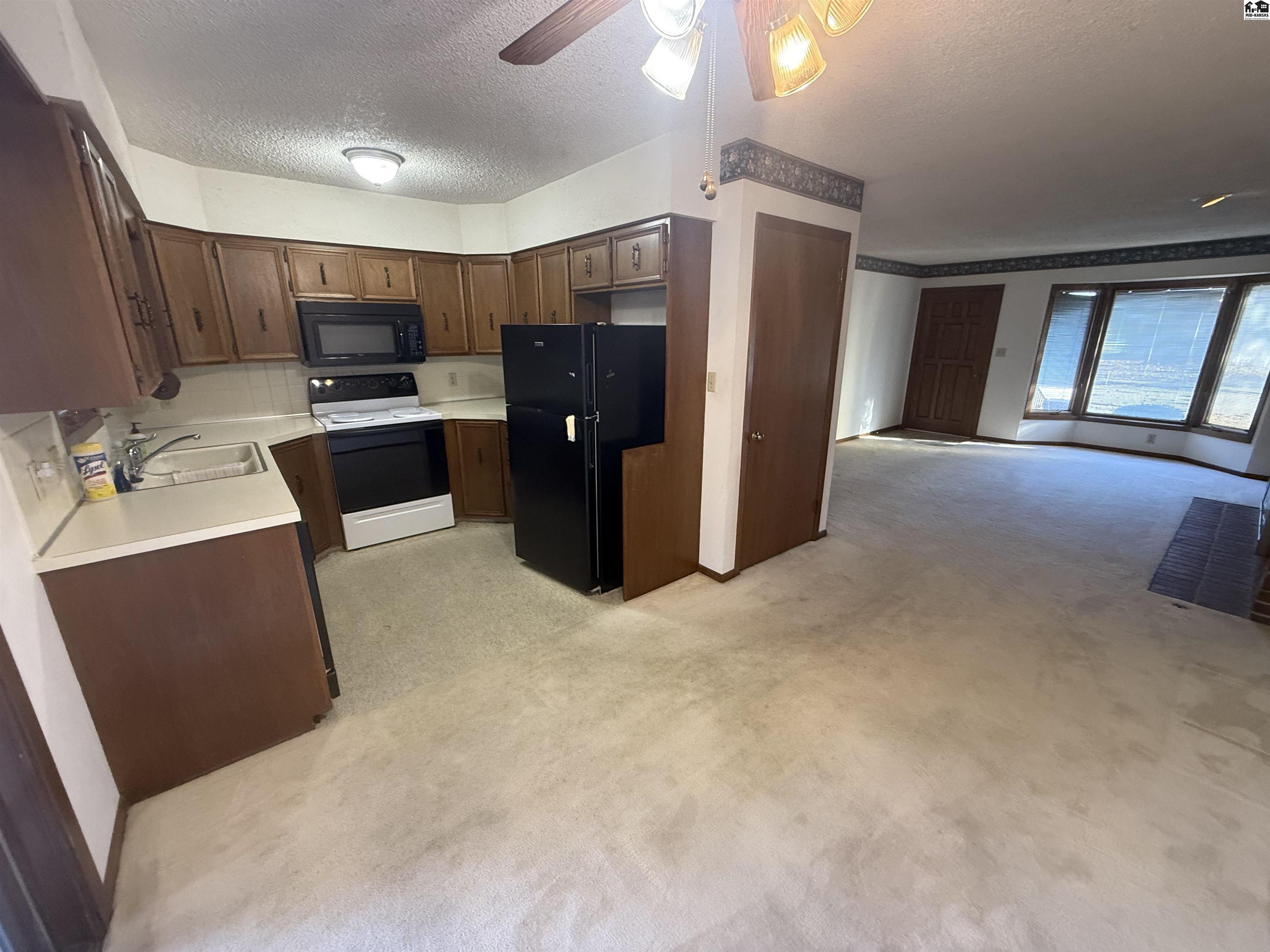 2805 Nottingham Drive Hutchinson KS 67502