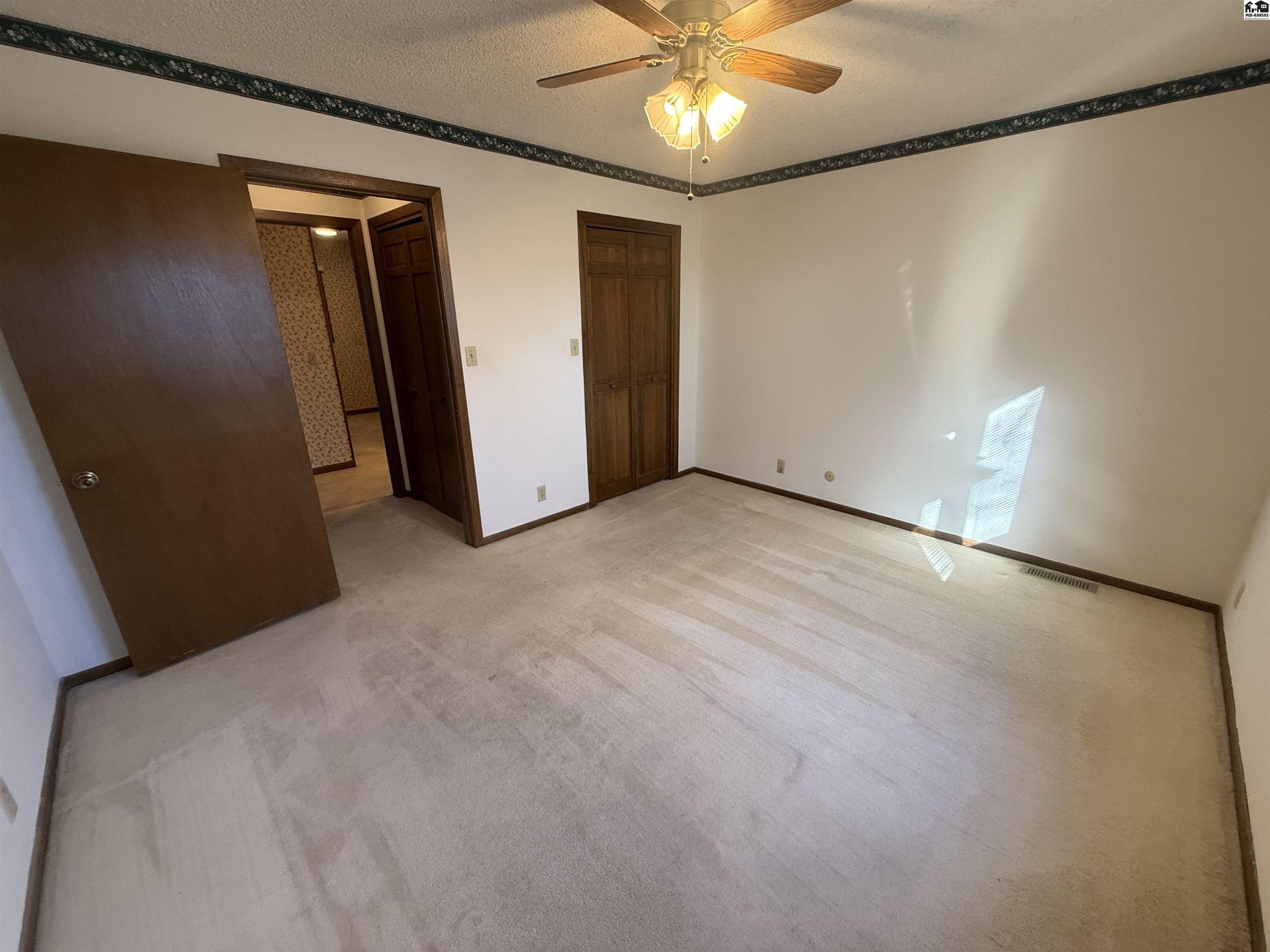 2805 Nottingham Drive Hutchinson KS 67502