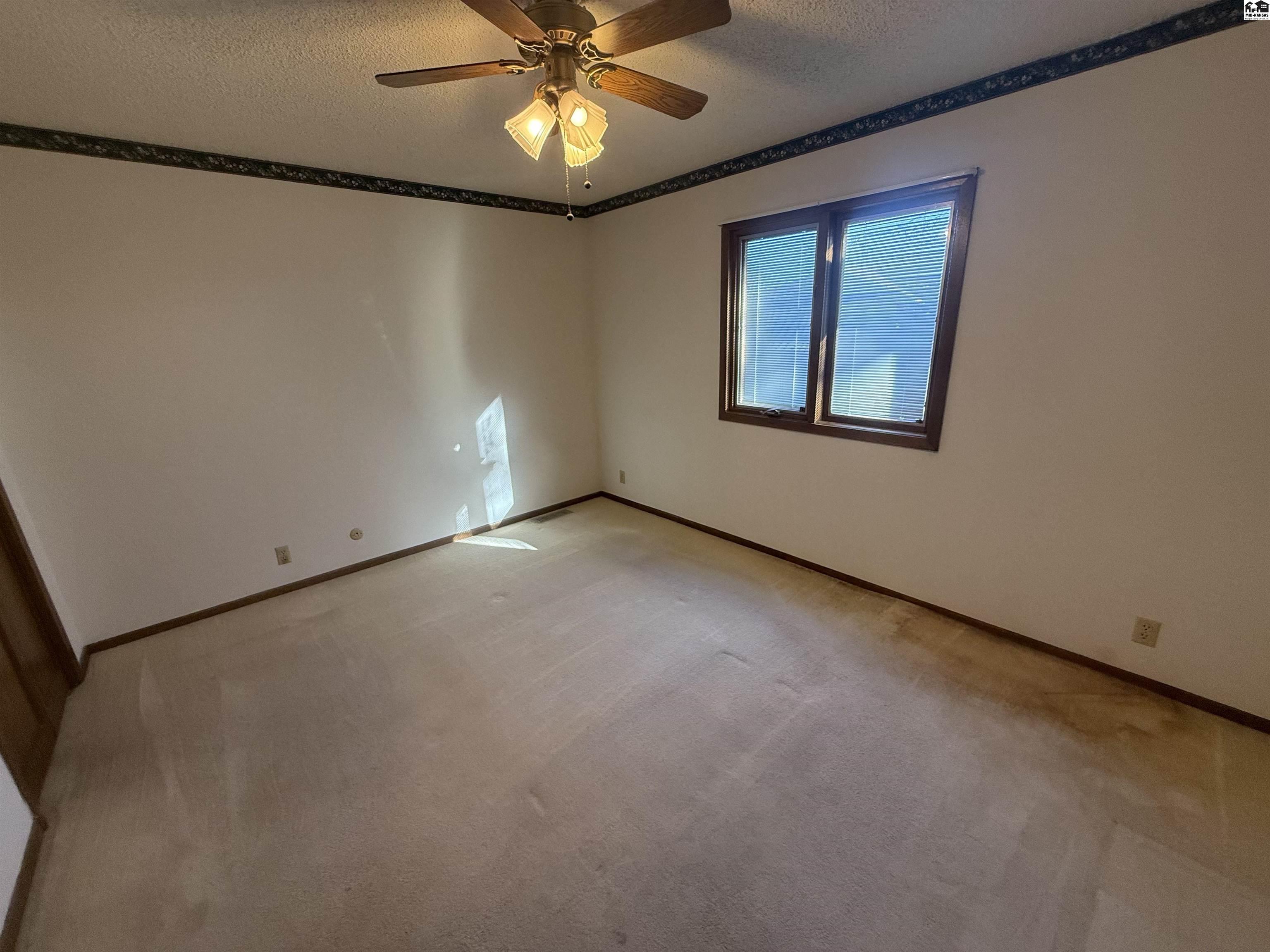 2805 Nottingham Drive Hutchinson KS 67502