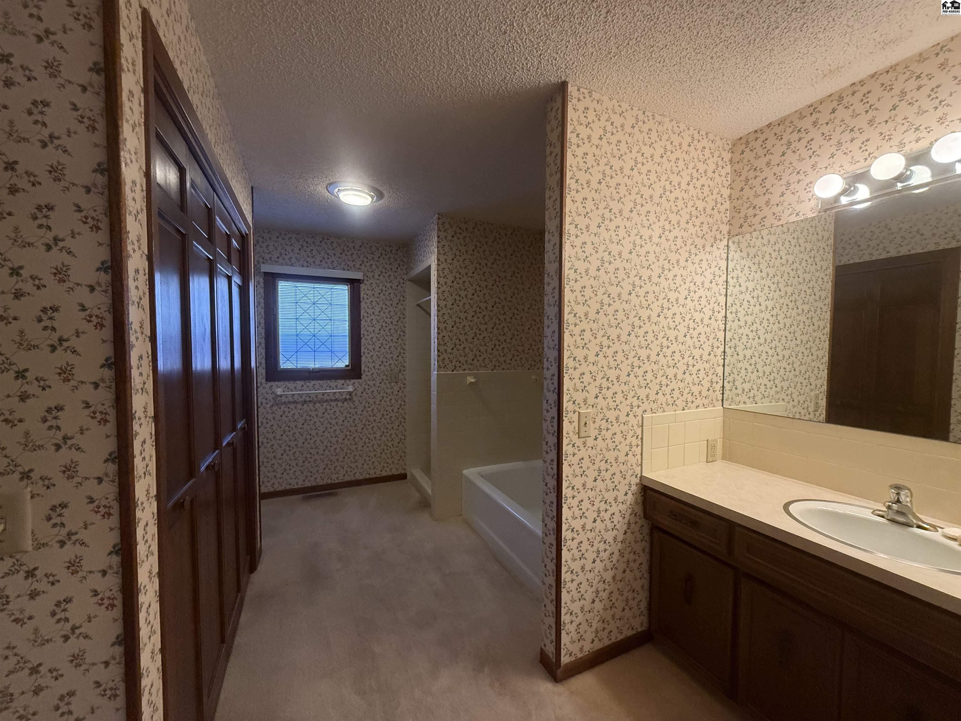 2805 Nottingham Drive Hutchinson KS 67502