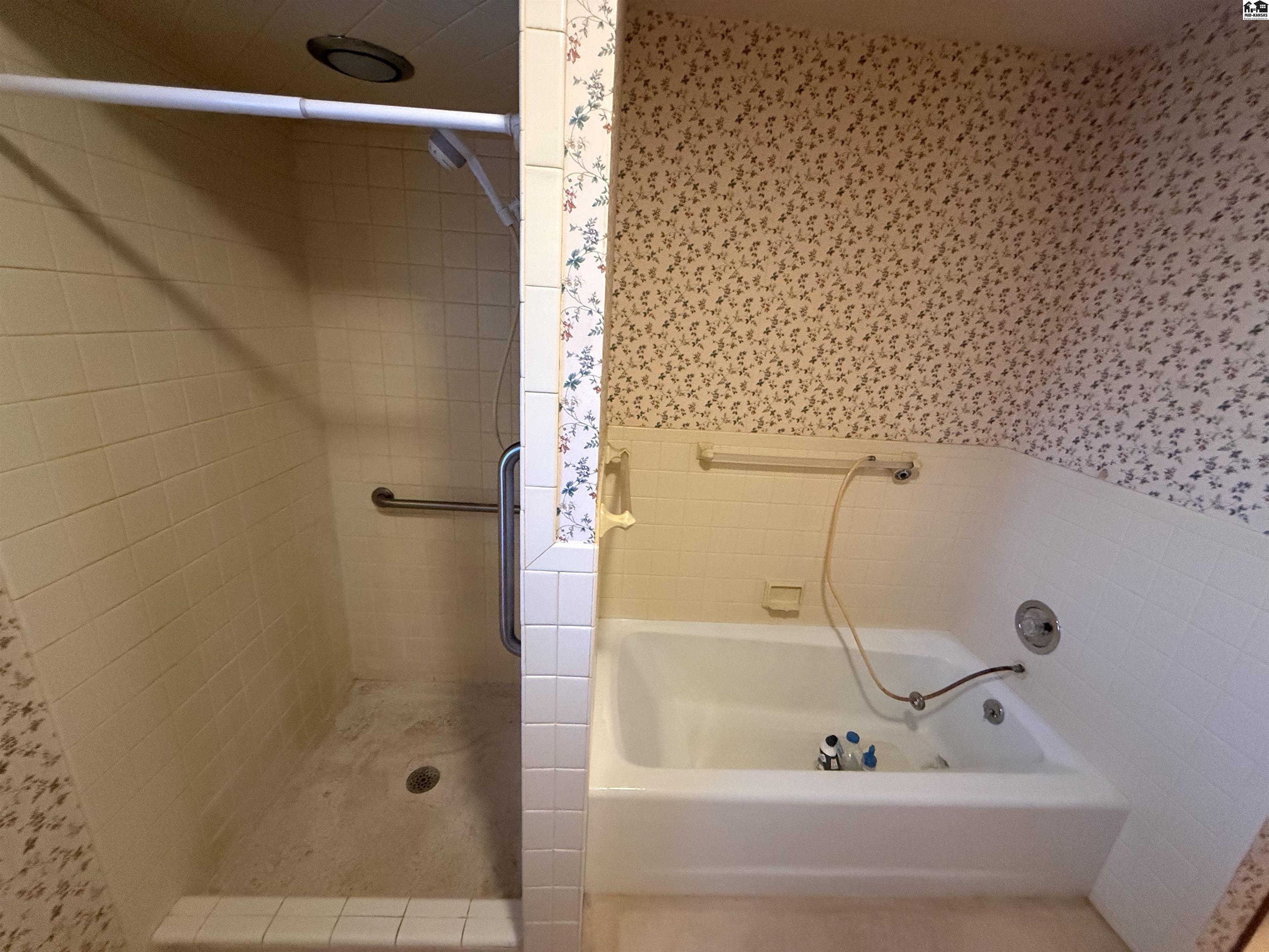 2805 Nottingham Drive Hutchinson KS 67502