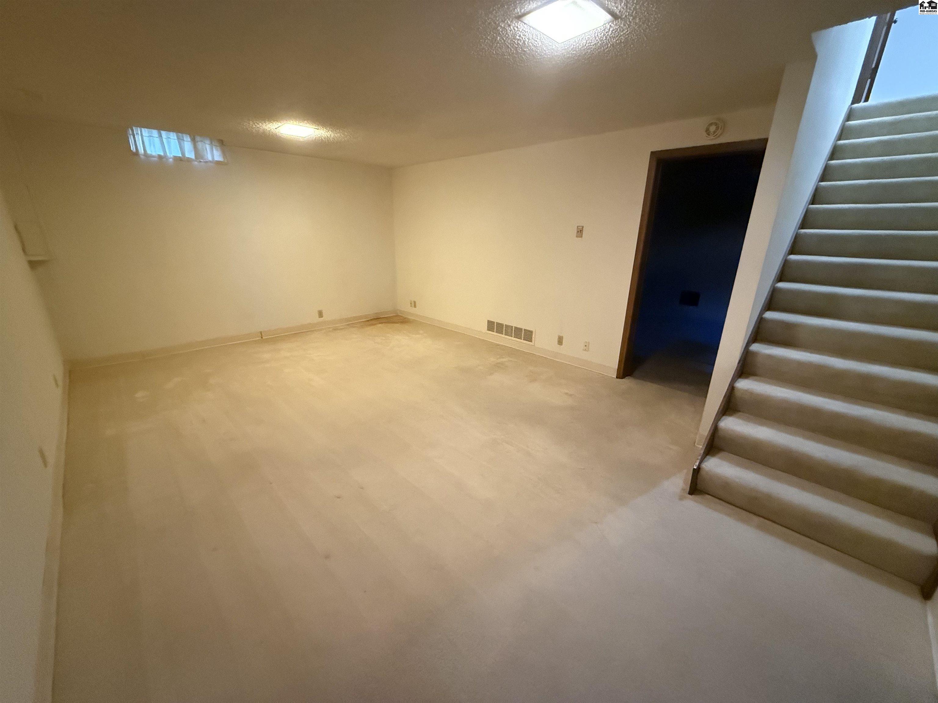 2805 Nottingham Drive Hutchinson KS 67502